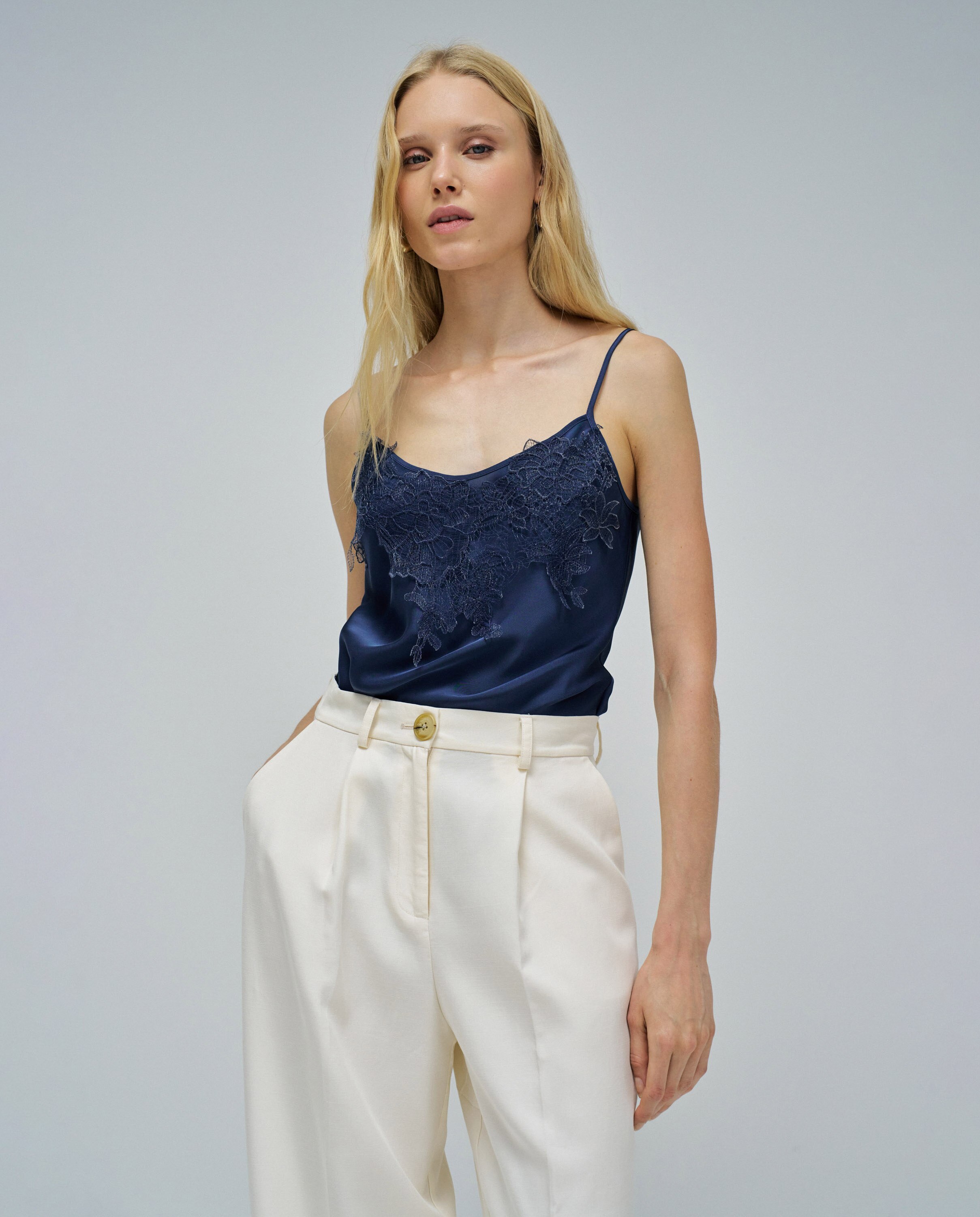 Imagem 0 de Top Acetinado com Renda