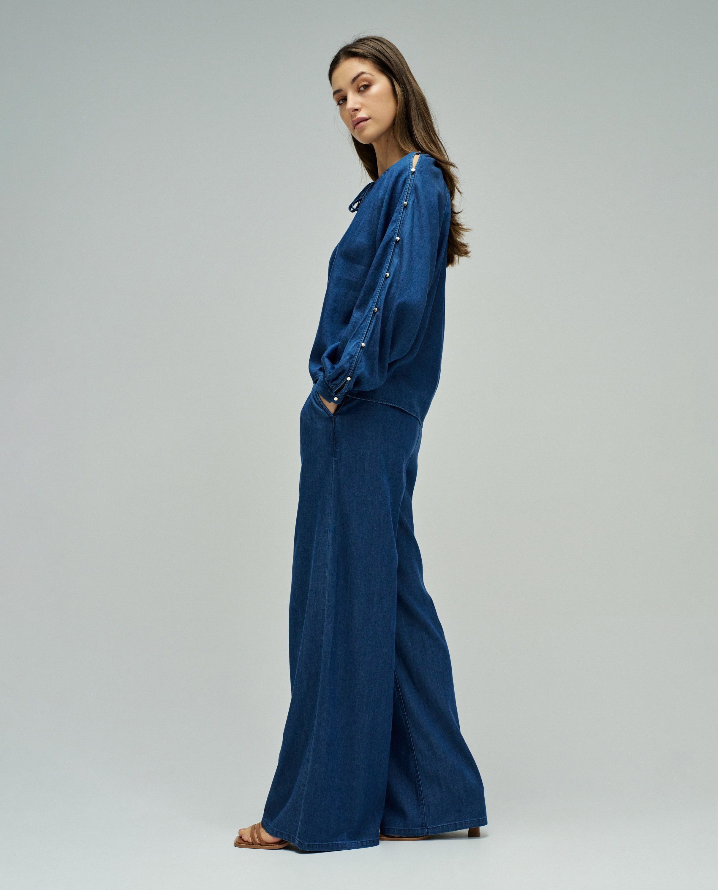 Blusa em Light Denim Regular Fit Azul denim-2