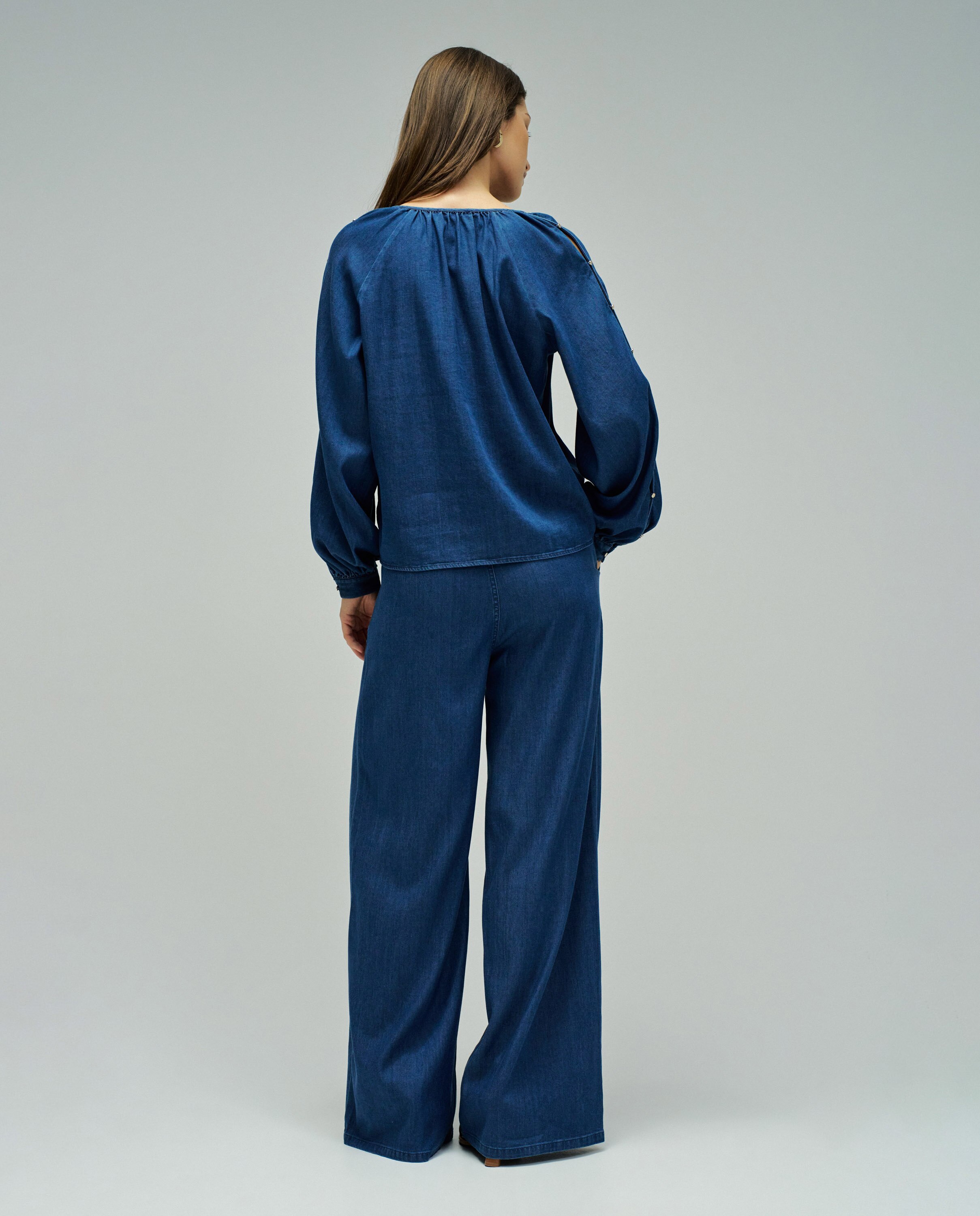 Blusa em Light Denim Regular Fit Azul denim-3