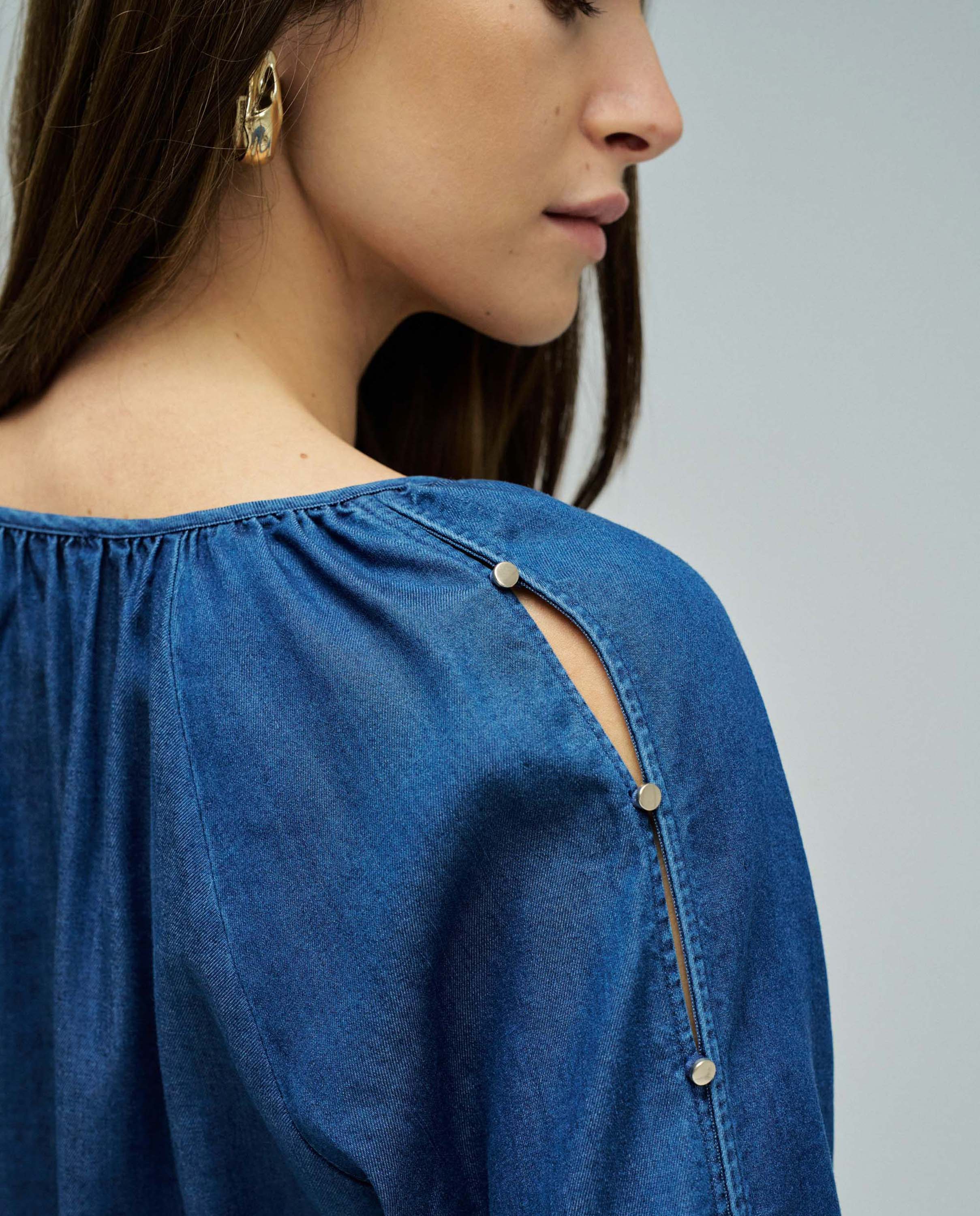 Blusa em Light Denim Regular Fit Azul denim-4