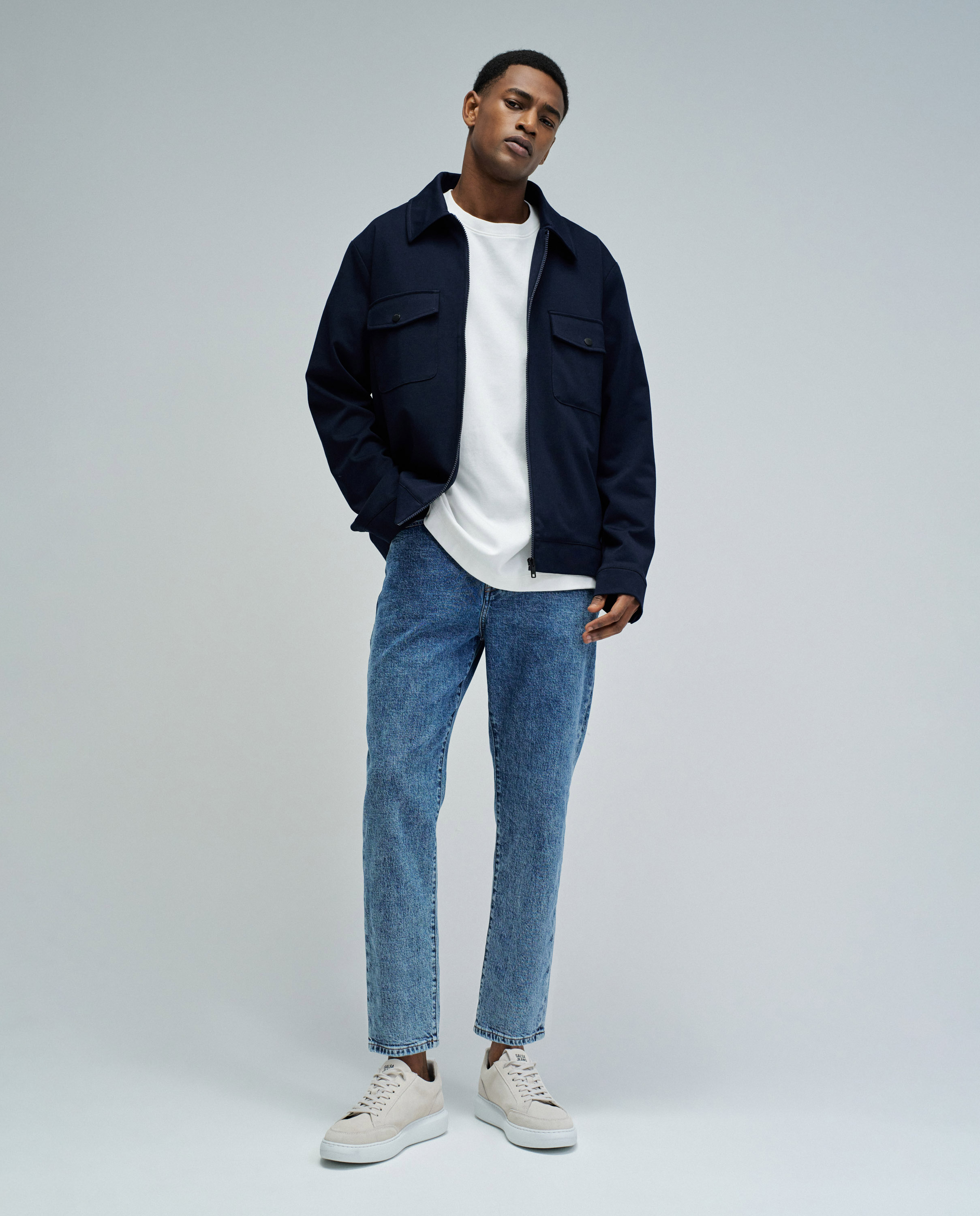 Imagem 0 de Jeans Tapered Fit com Cintura Média