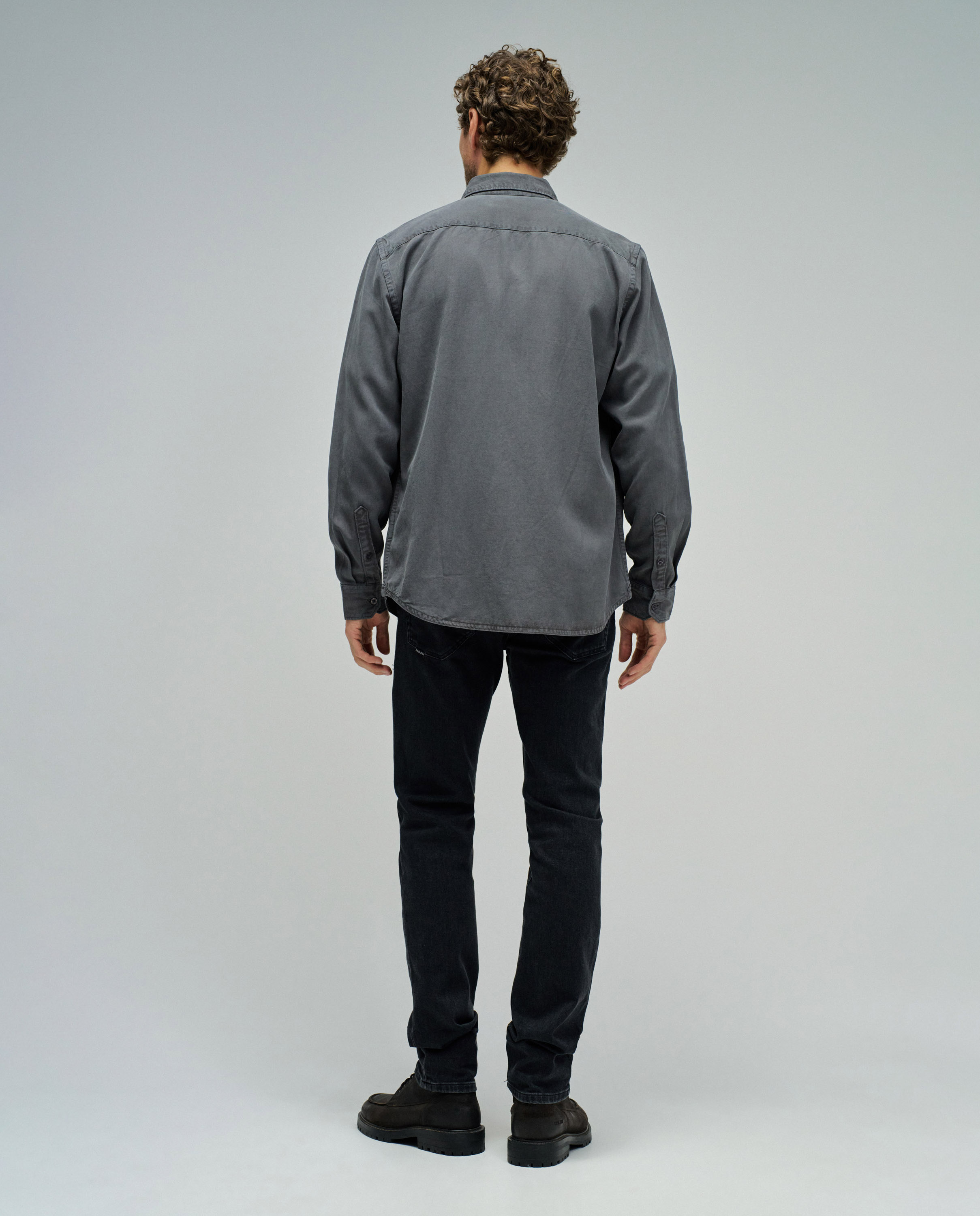 Camisa com Corte Regular e Gola Básica Cinzento-3