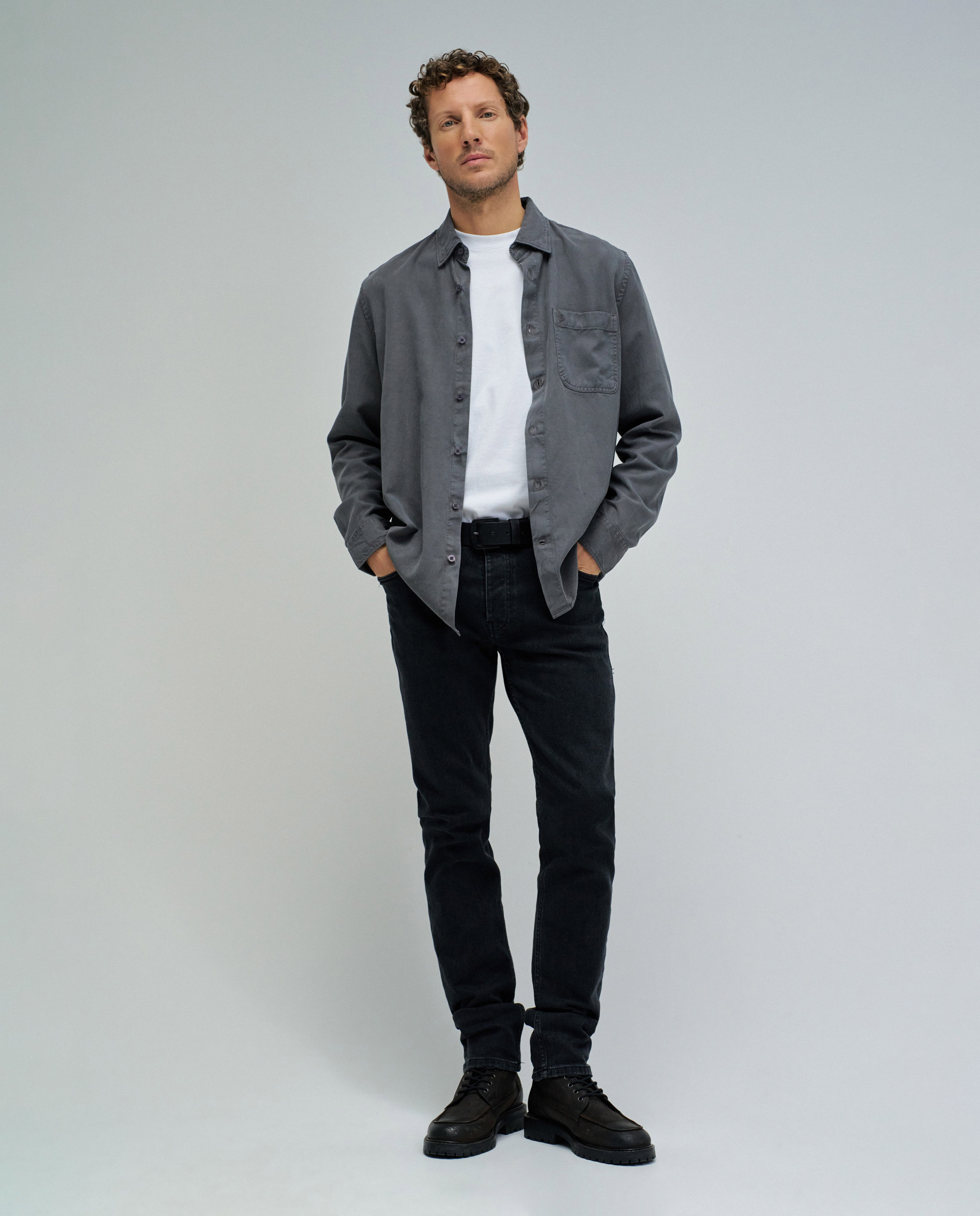 Camisa com Corte Regular e Gola Básica Cinzento-5