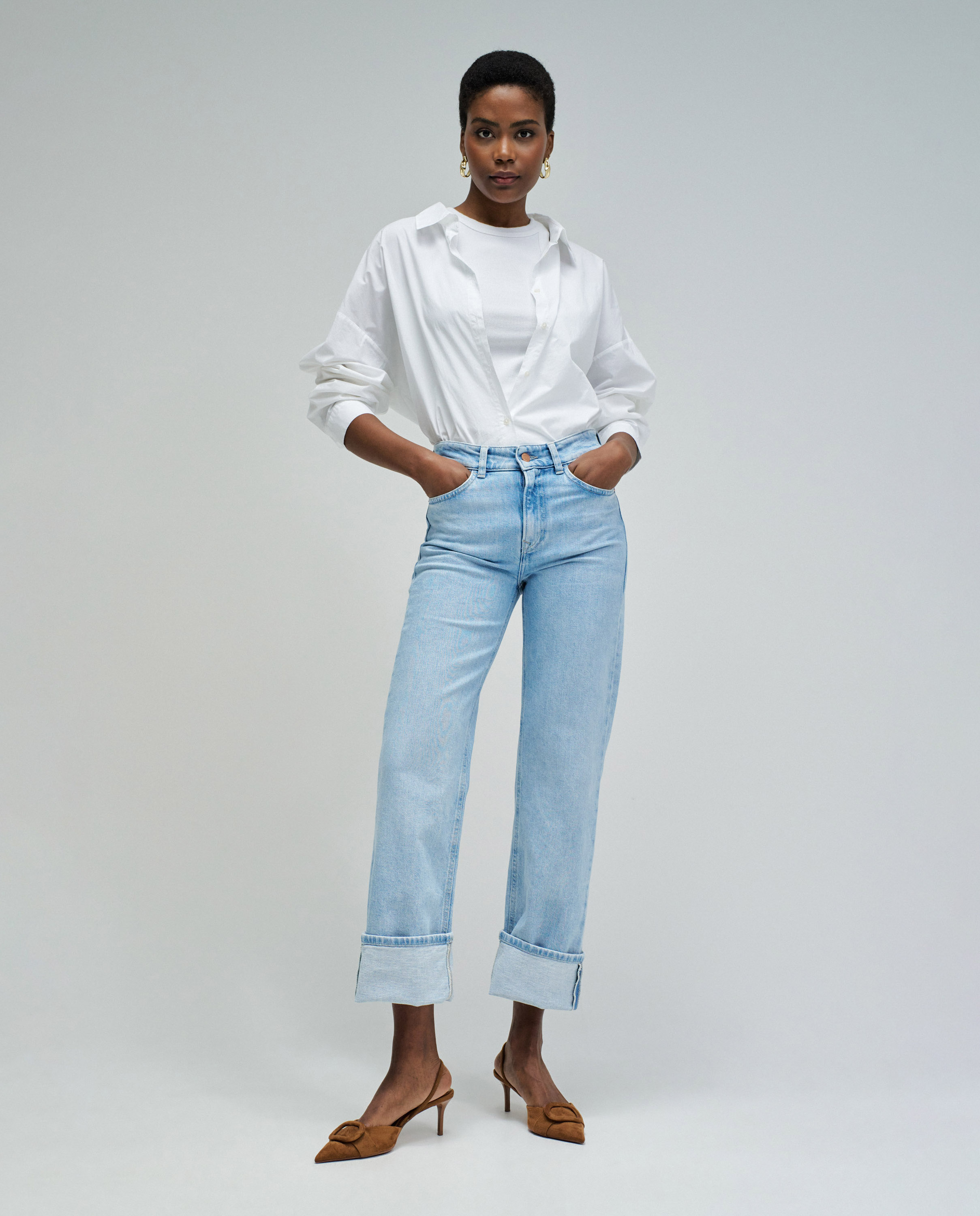 Imagem 0 de Jeans com Corte a Direito de Cintura Subida