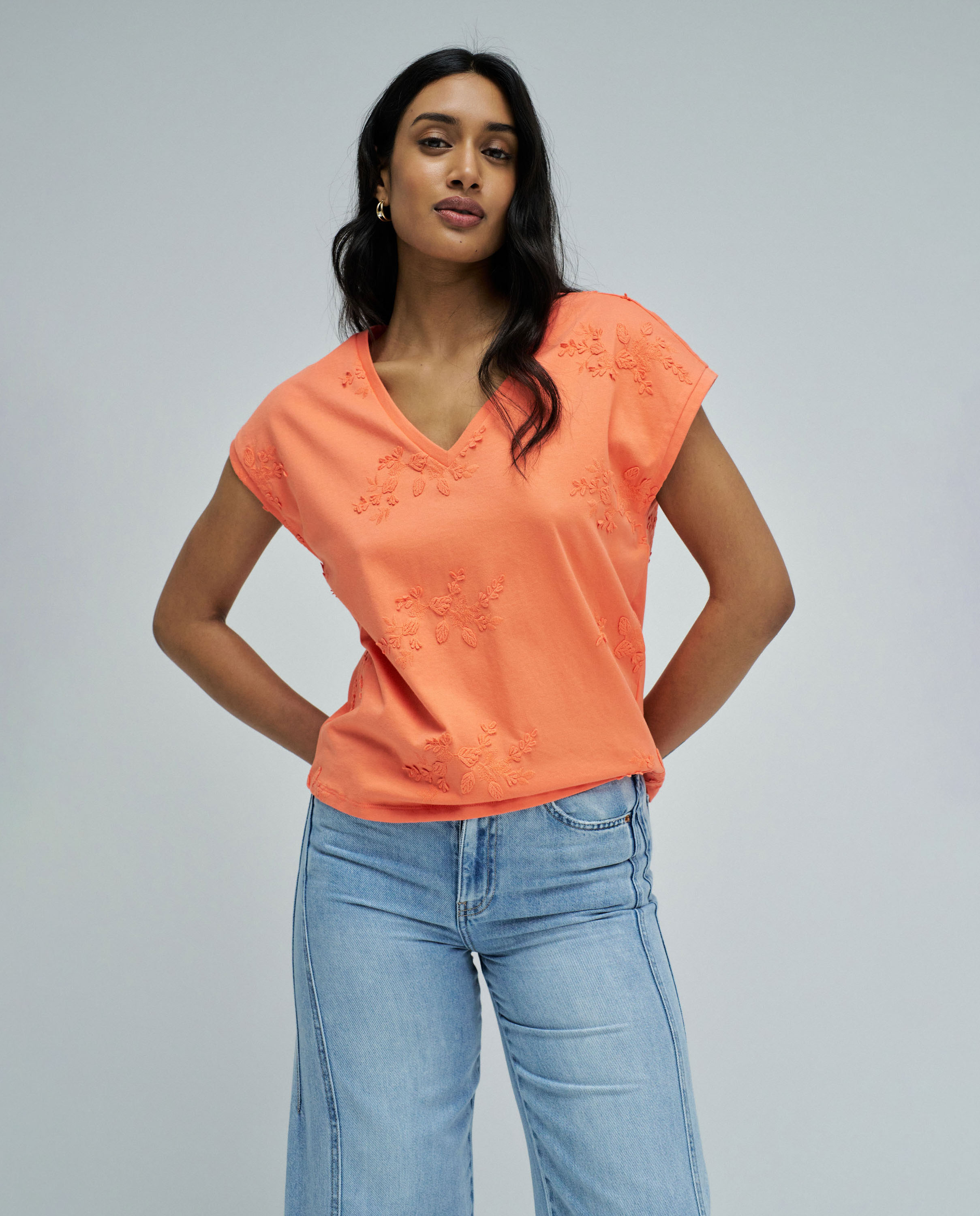 Imagem 0 de T-shirt com Bordados