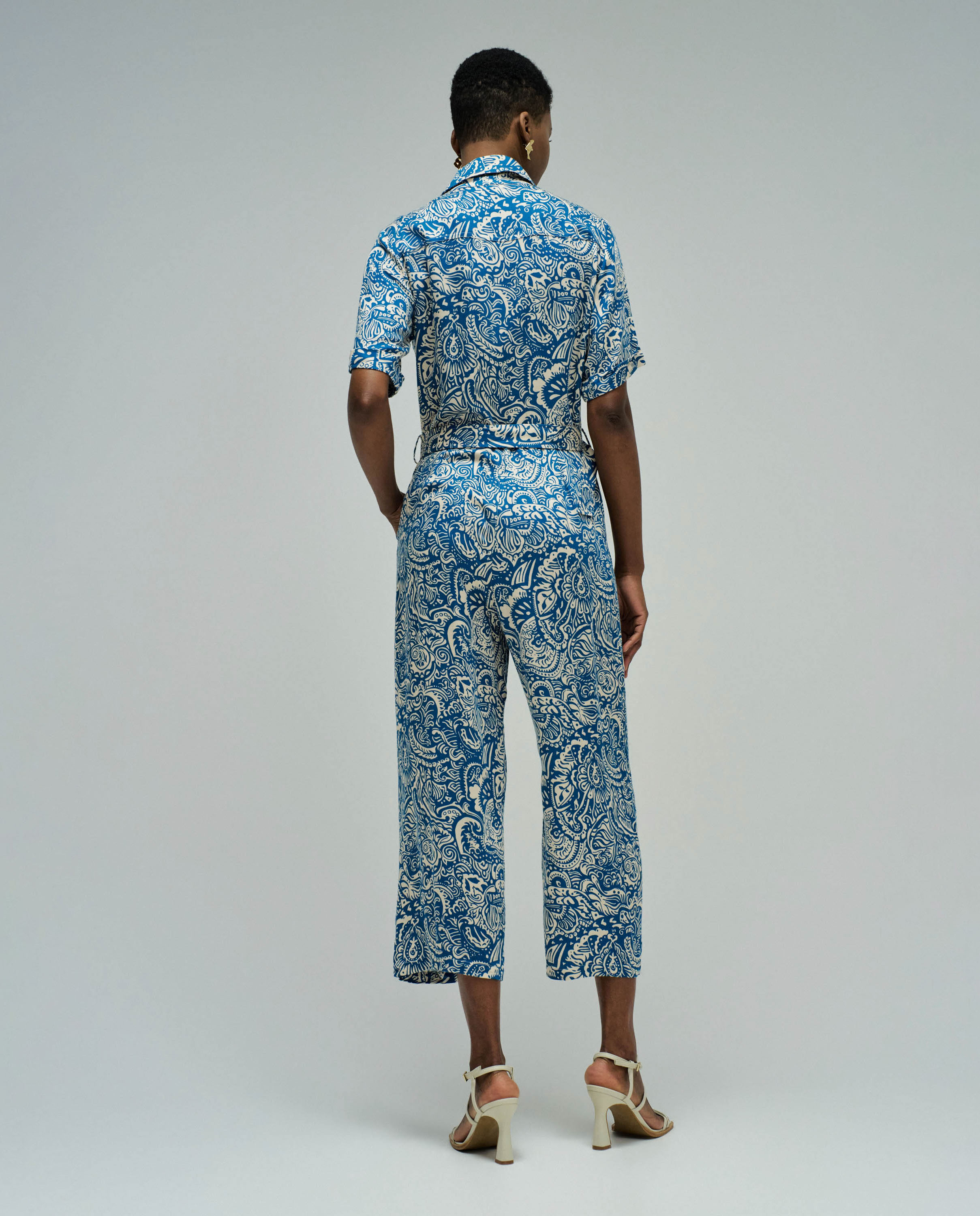 Macacão com Estampado Floral Azul-3