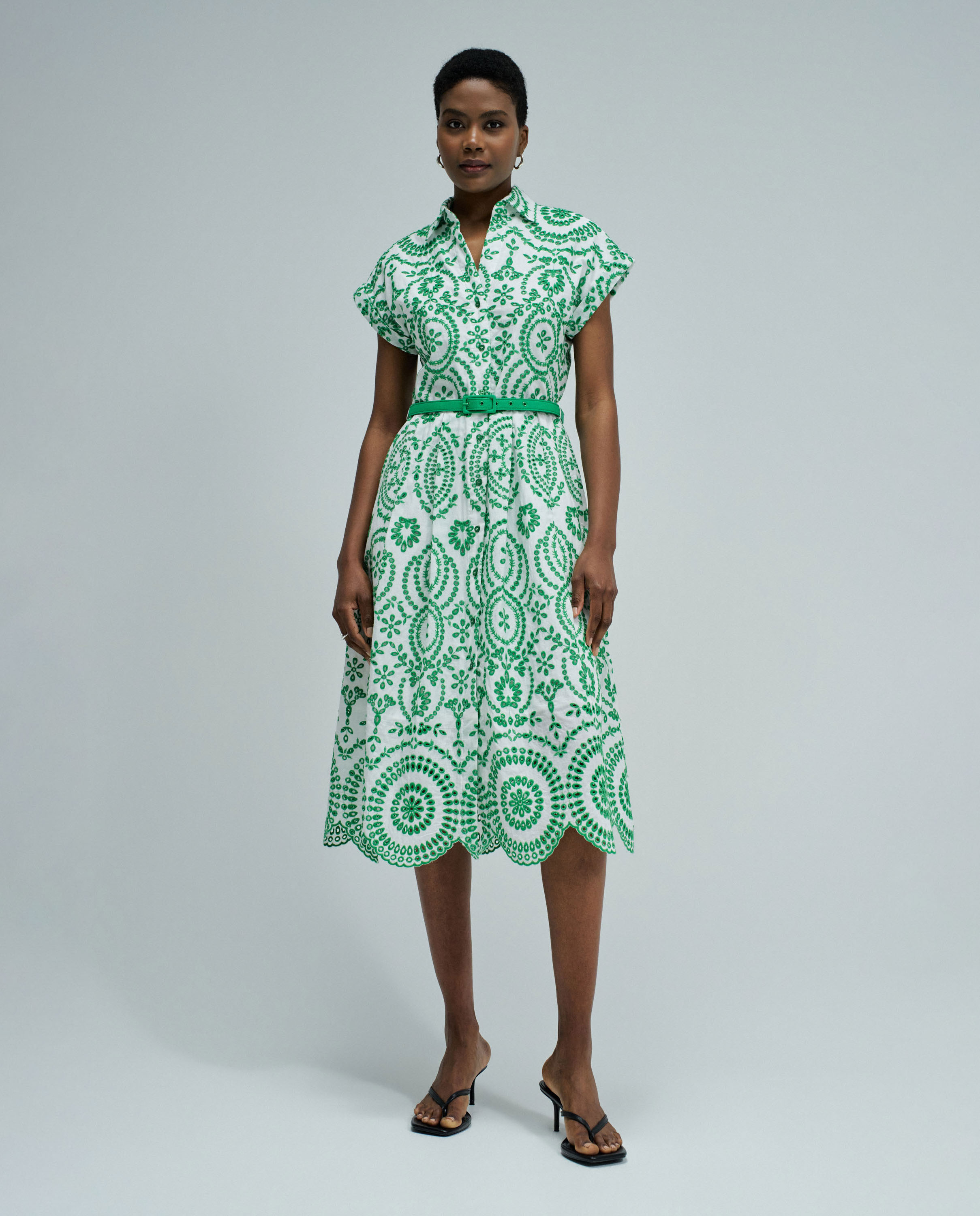 Imagem 0 de Vestido Tipo Camisa em Bordado Inglês