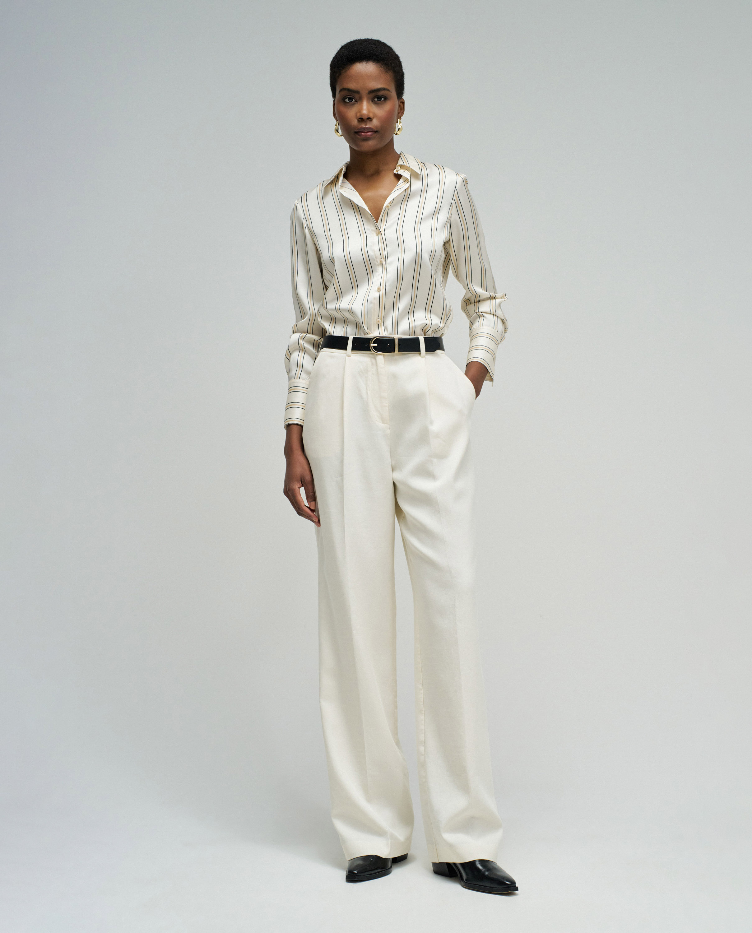 Camisa Acetinada com Estampado Bege-5