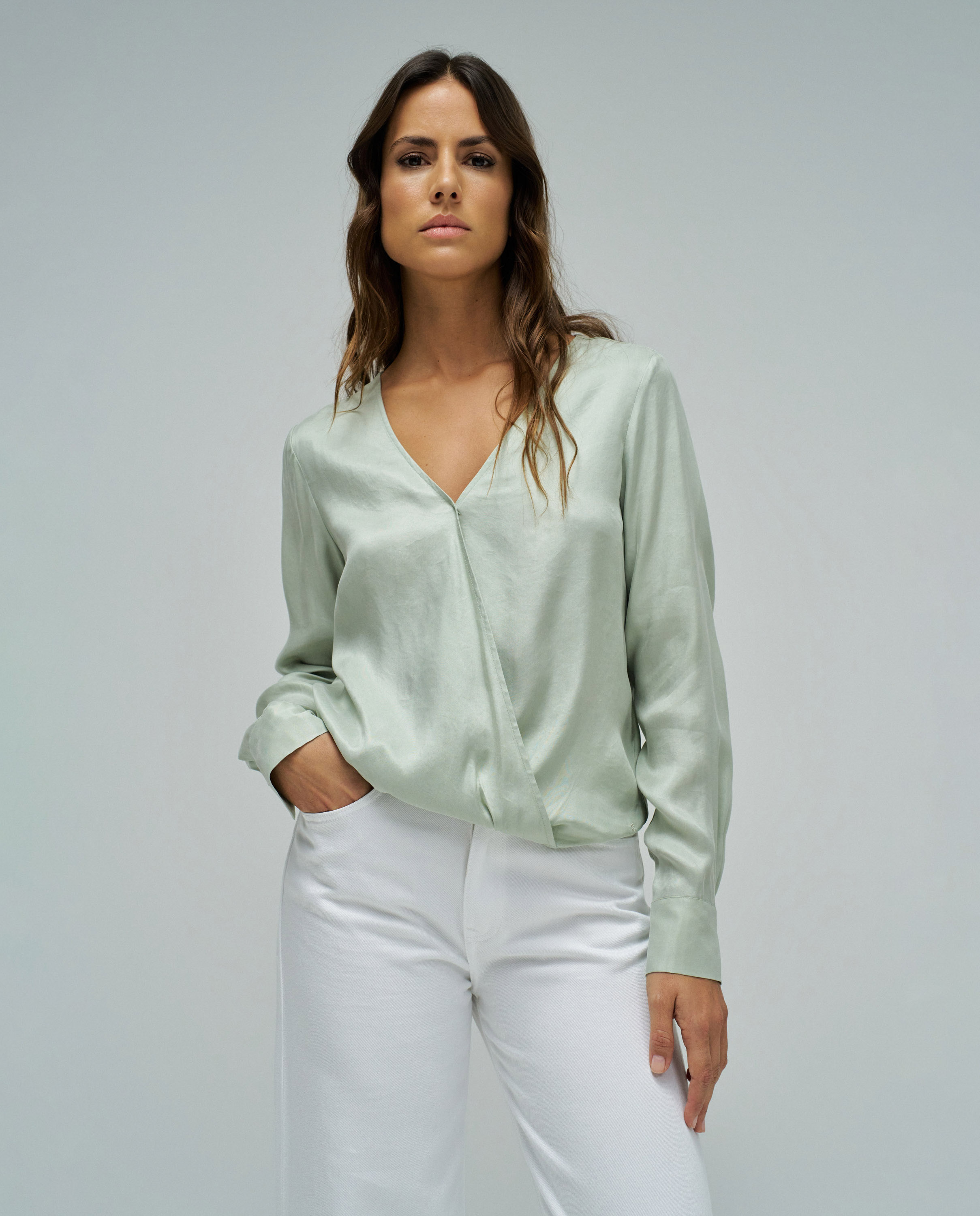 Imagem 0 de Blusa Acetinada Fit Regular