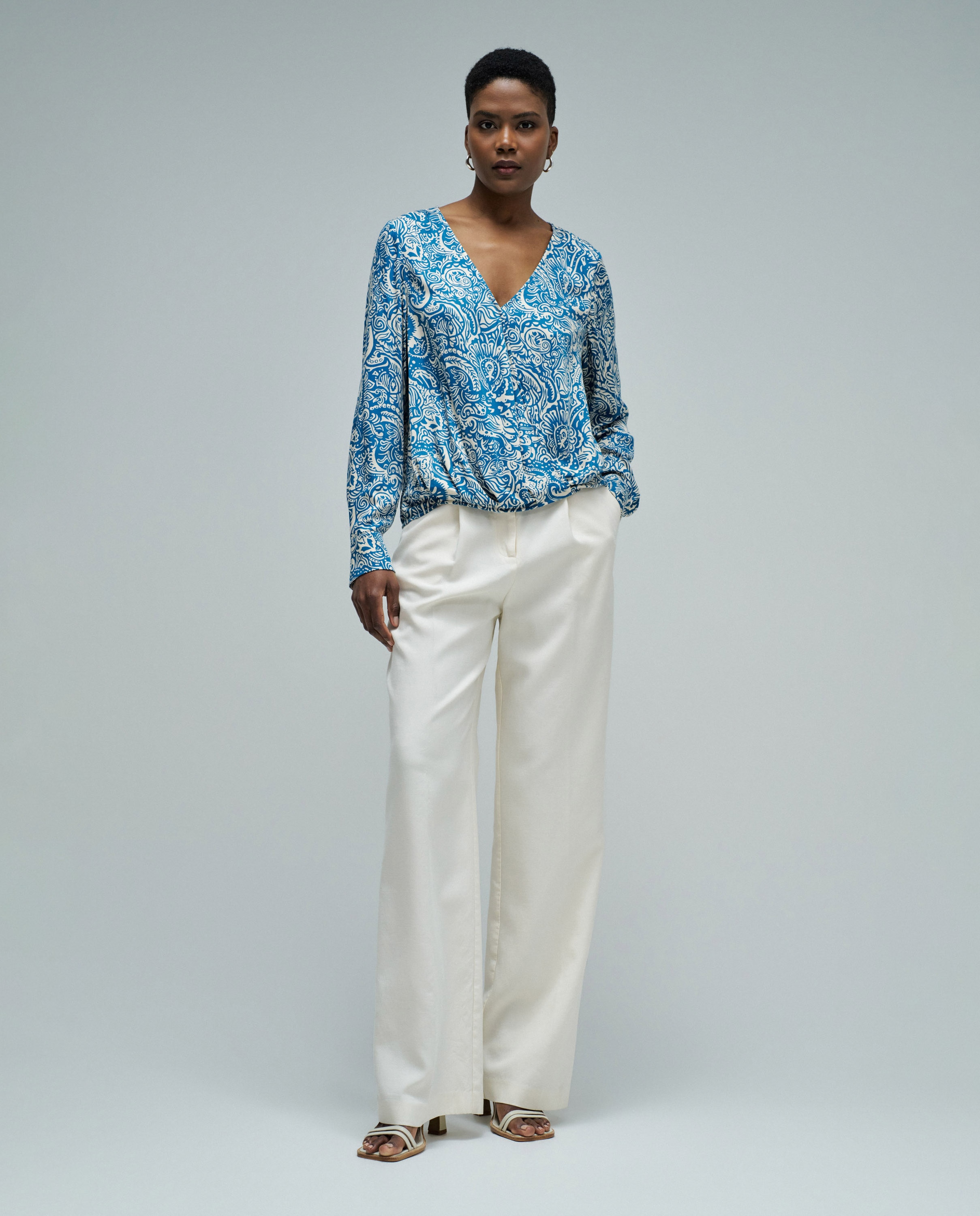 Blusa Acetinada Fit Regular Azul-5