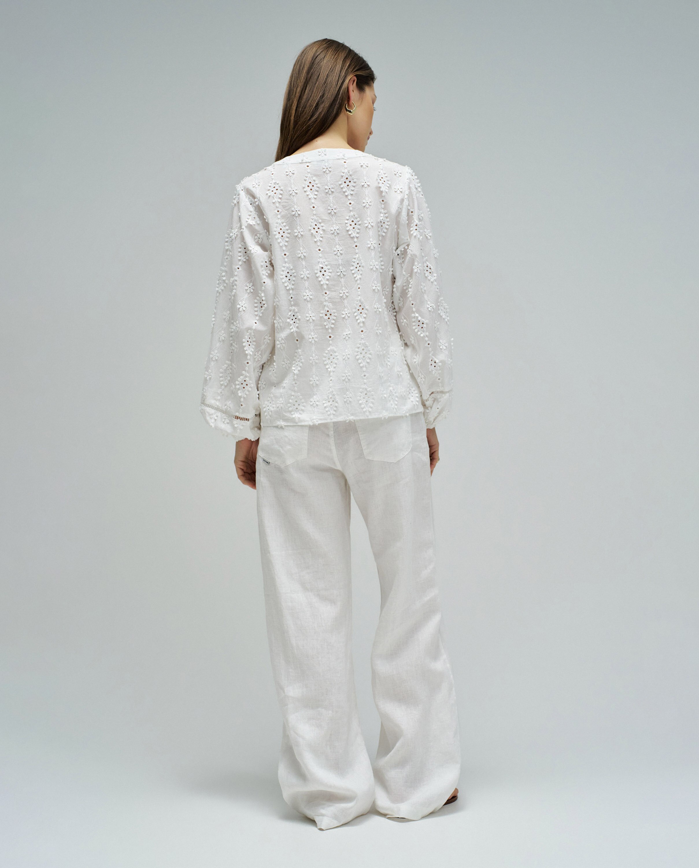Blusa com Bordados Branco-3
