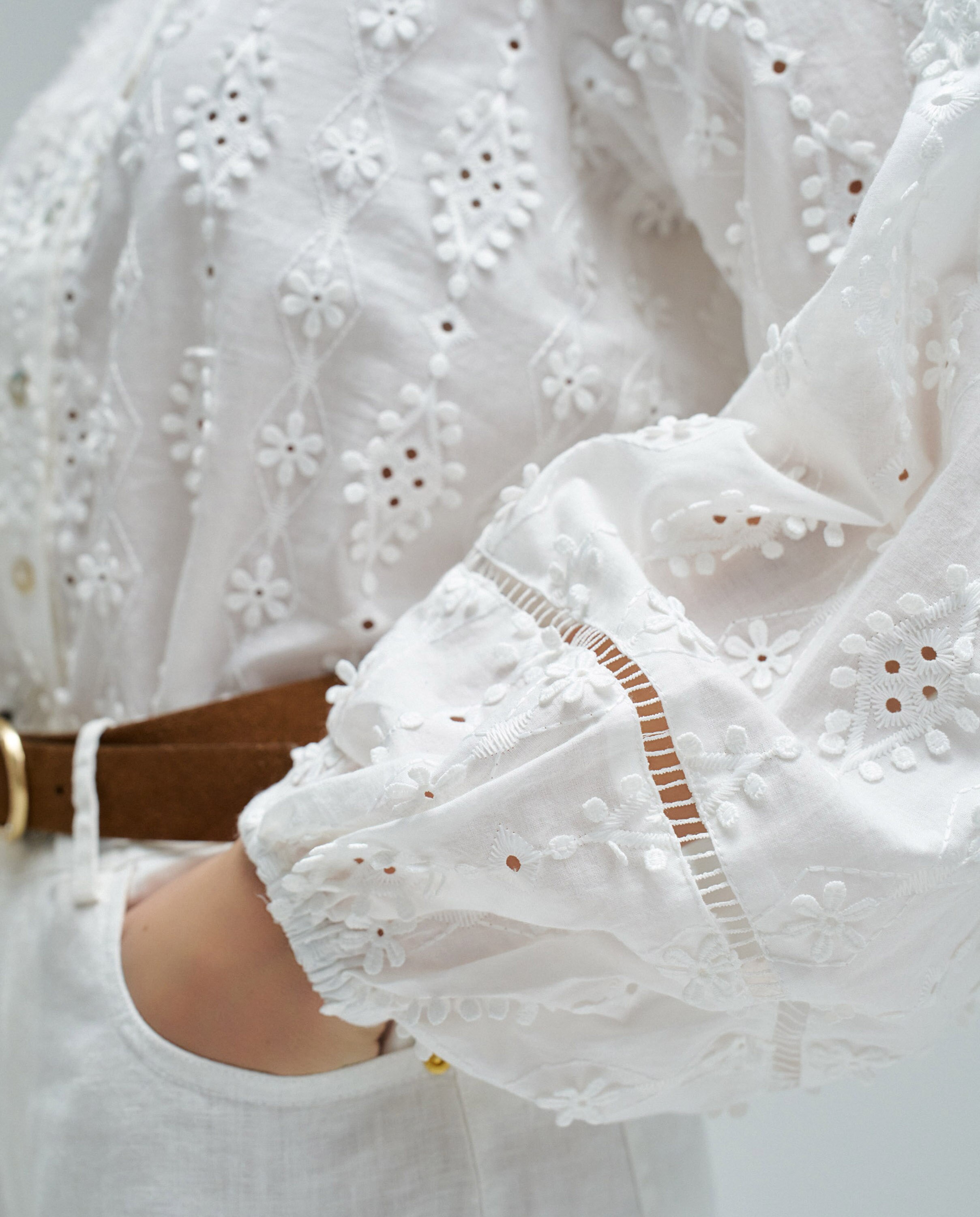 Blusa com Bordados Branco-4