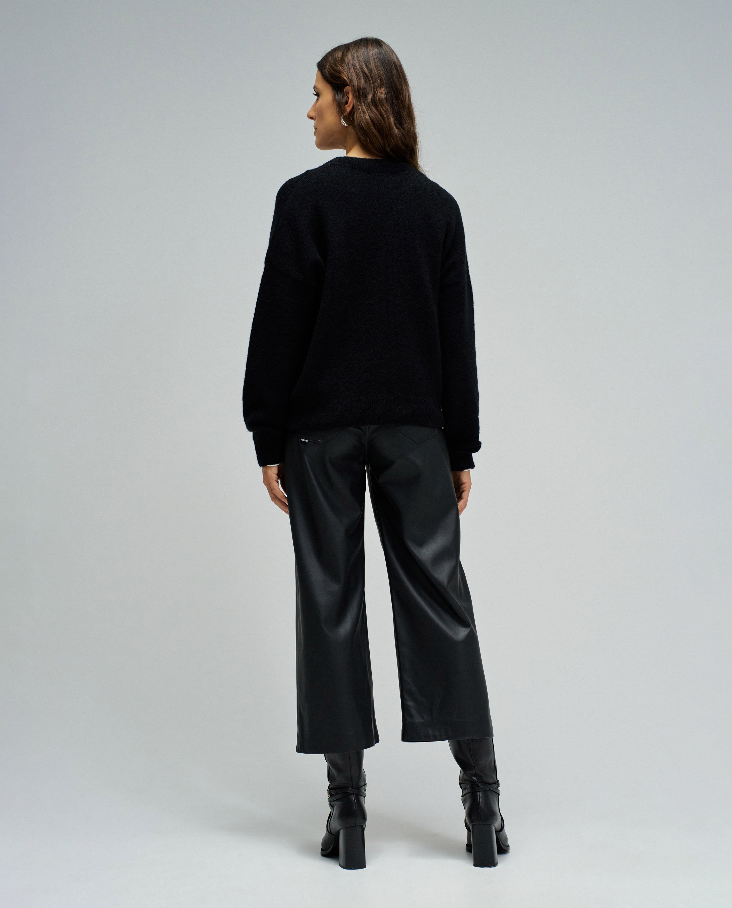 Camisola em Malha com Brilhos Preto-3