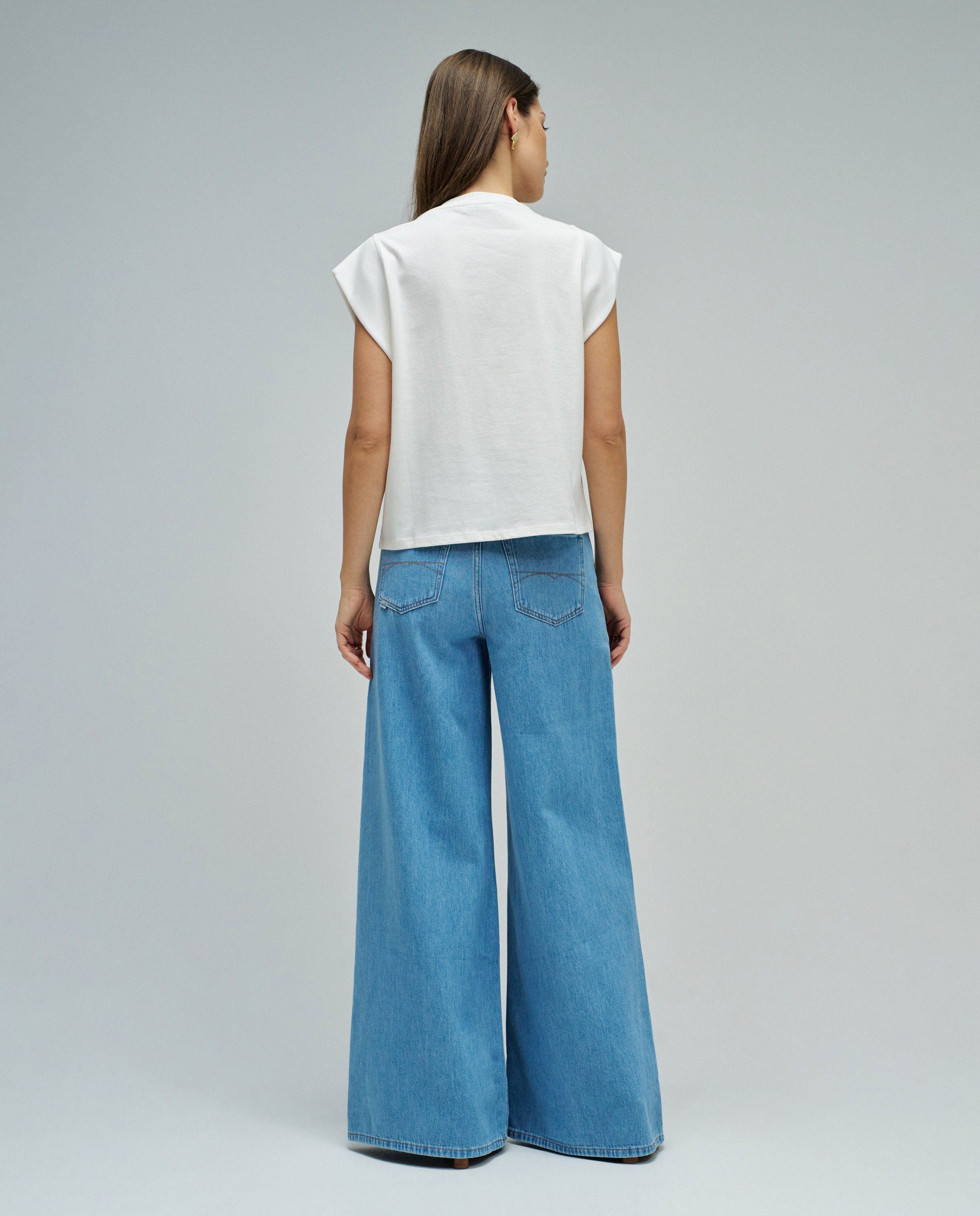 T-shirt com Aplicação Floral em Denim Branco-3
