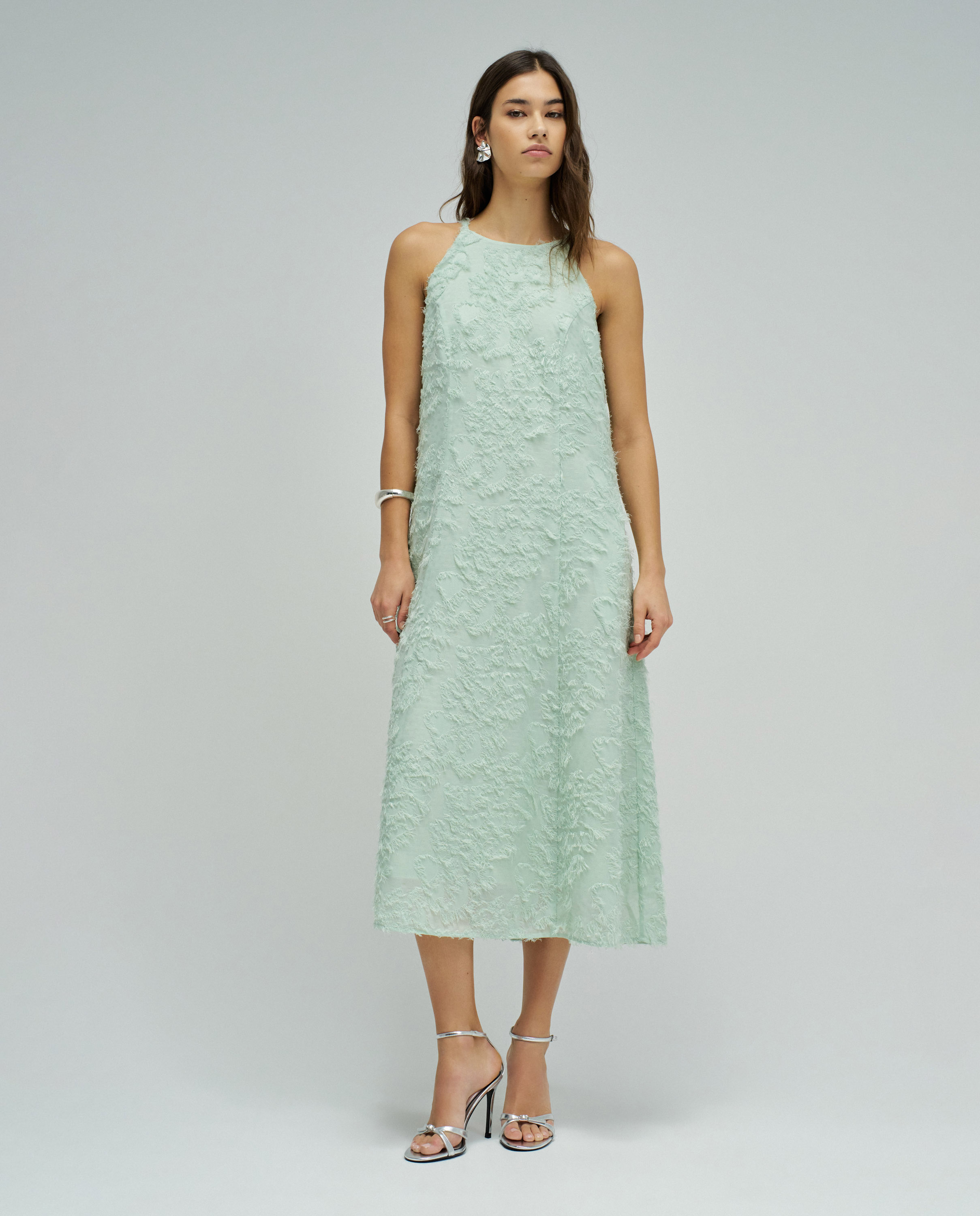 Imagem 0 de Vestido Midi Texturizado com Bordados