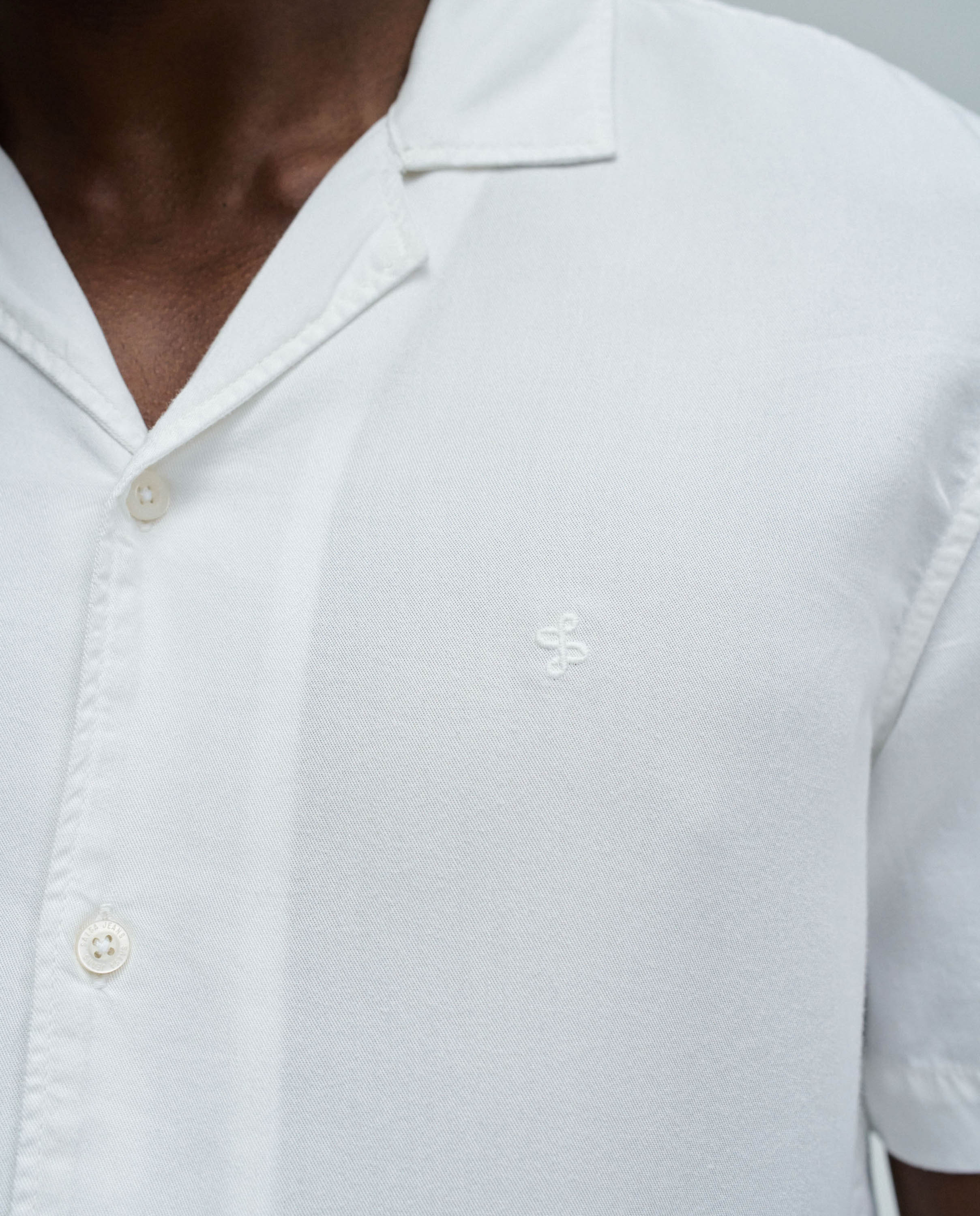 Camisa em Denim Leve Branco-4