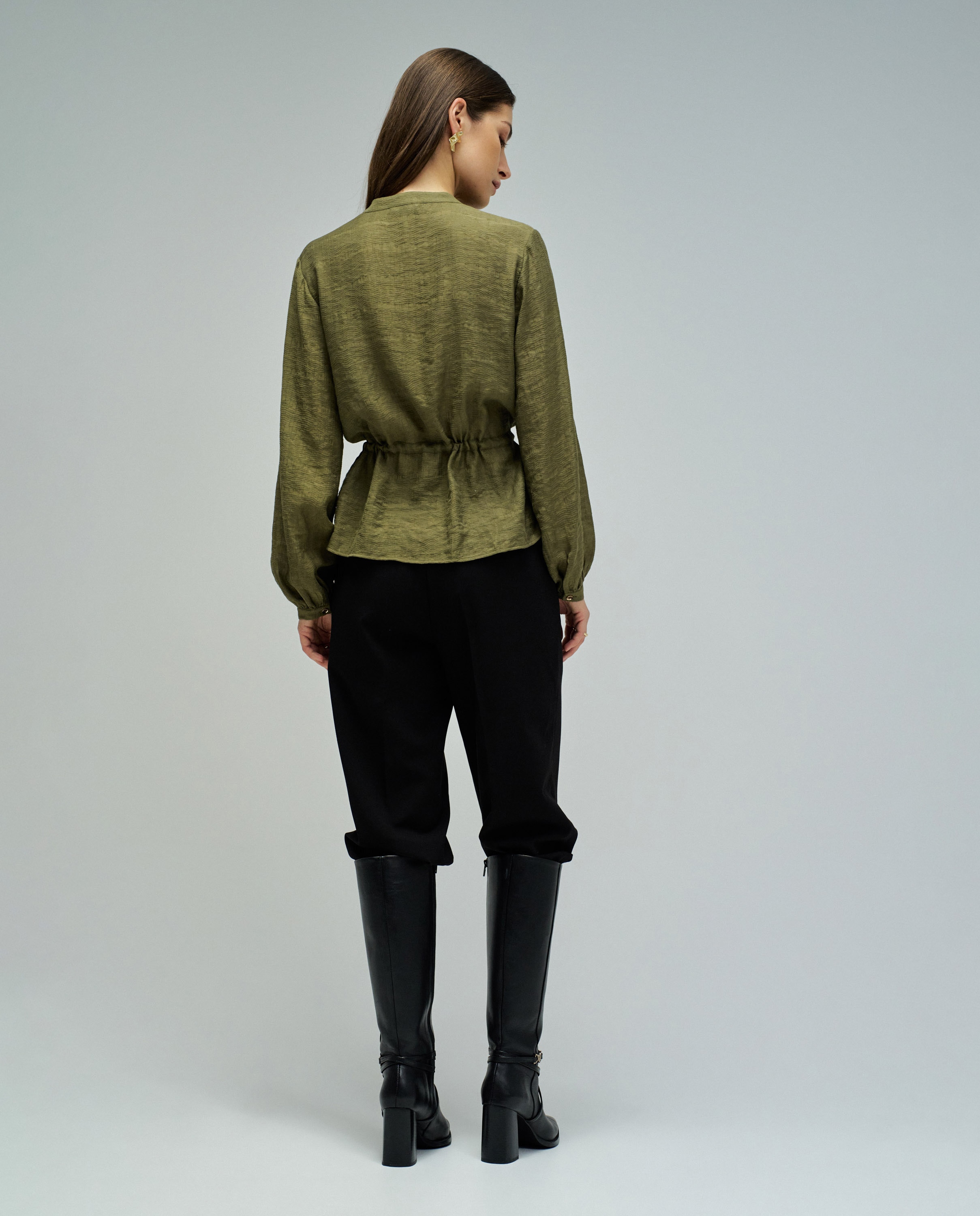 Blusa Texturada com Cinto Verde Azeitona-3