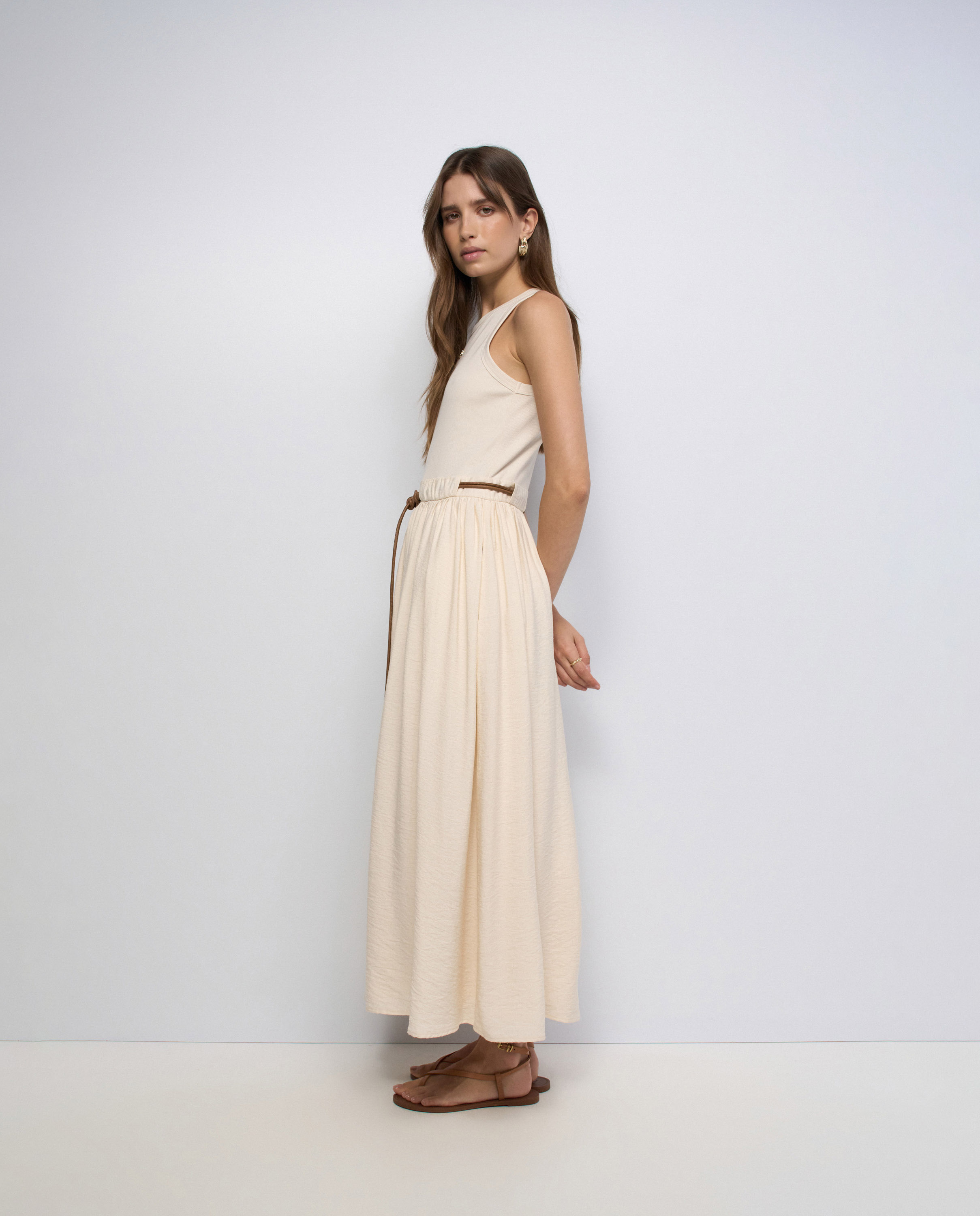 Vestido com Mistura de Materiais Natural-2