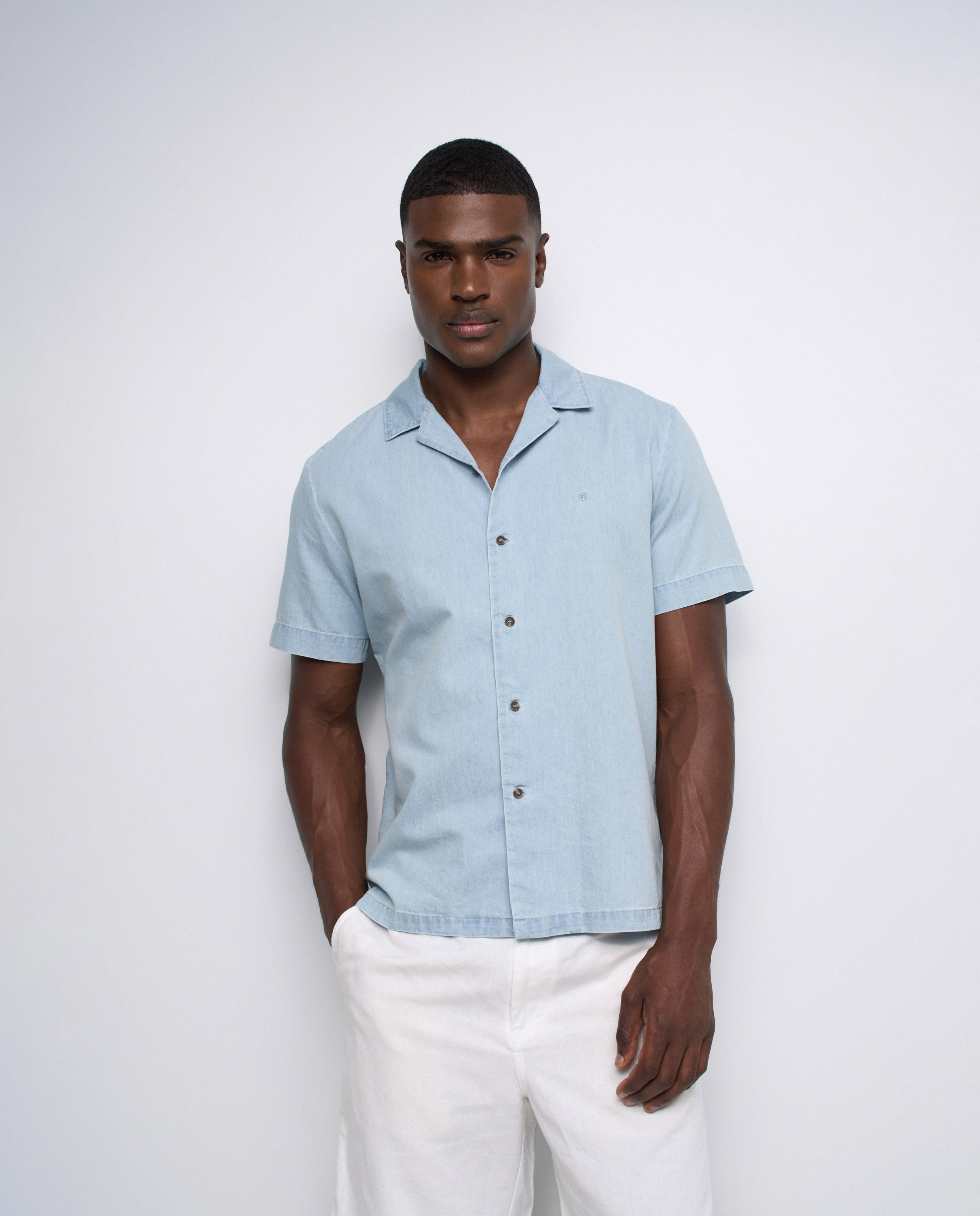Imagem 0 de Camisa de Manga Curta em Denim Leve