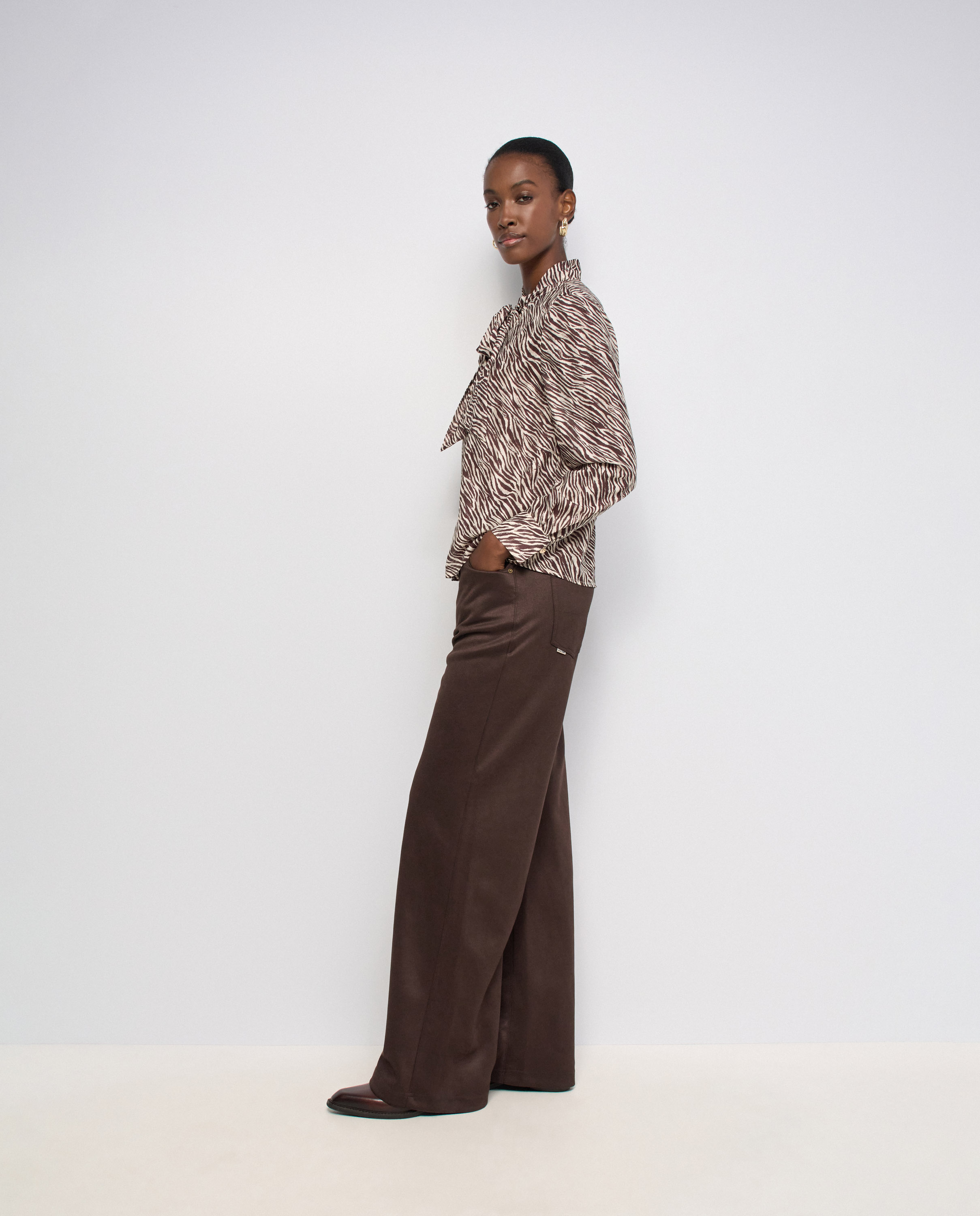 Camisa Animal Print com Laço Natural-2