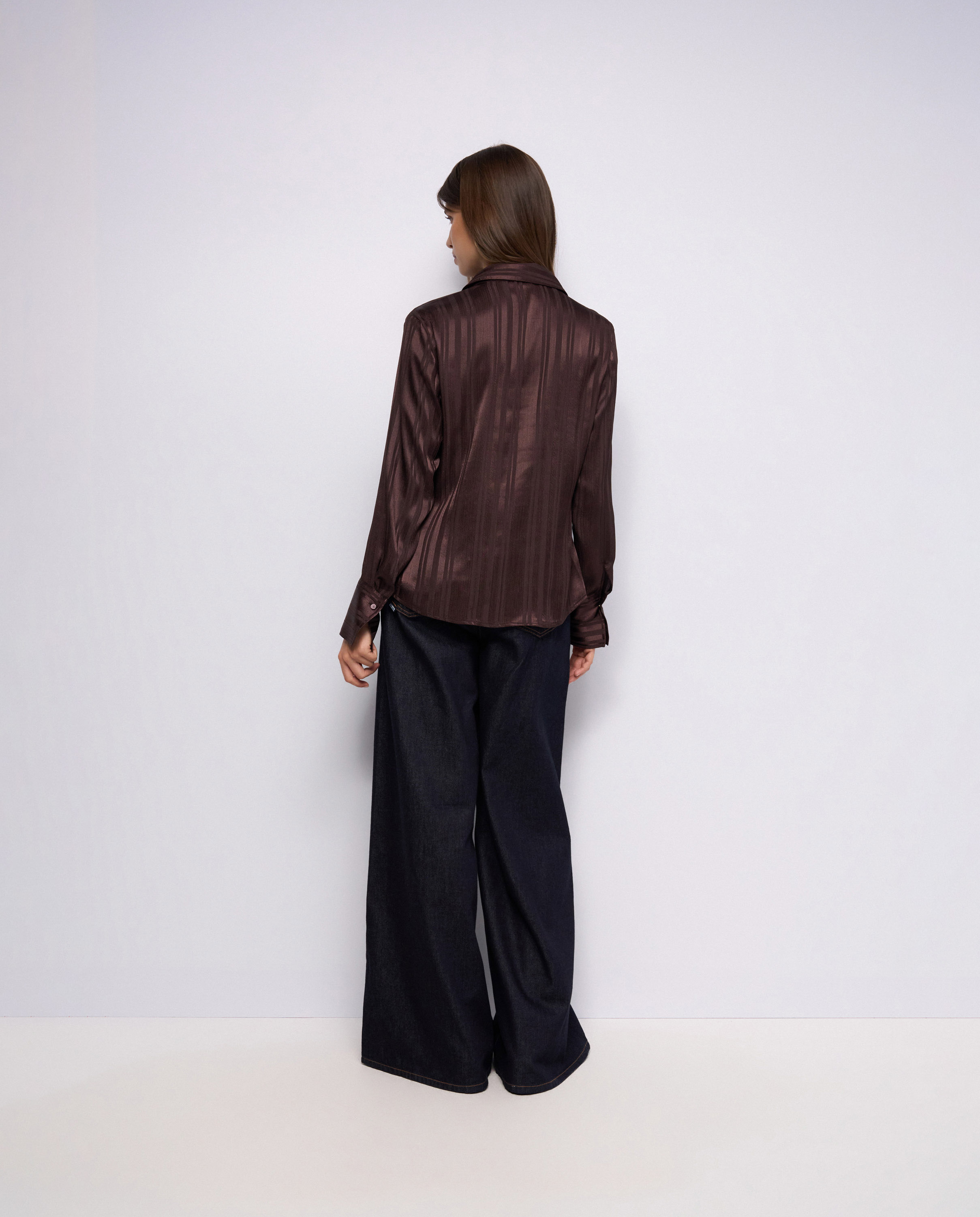 Camisa Acetinada Às Riscas Castanho-3