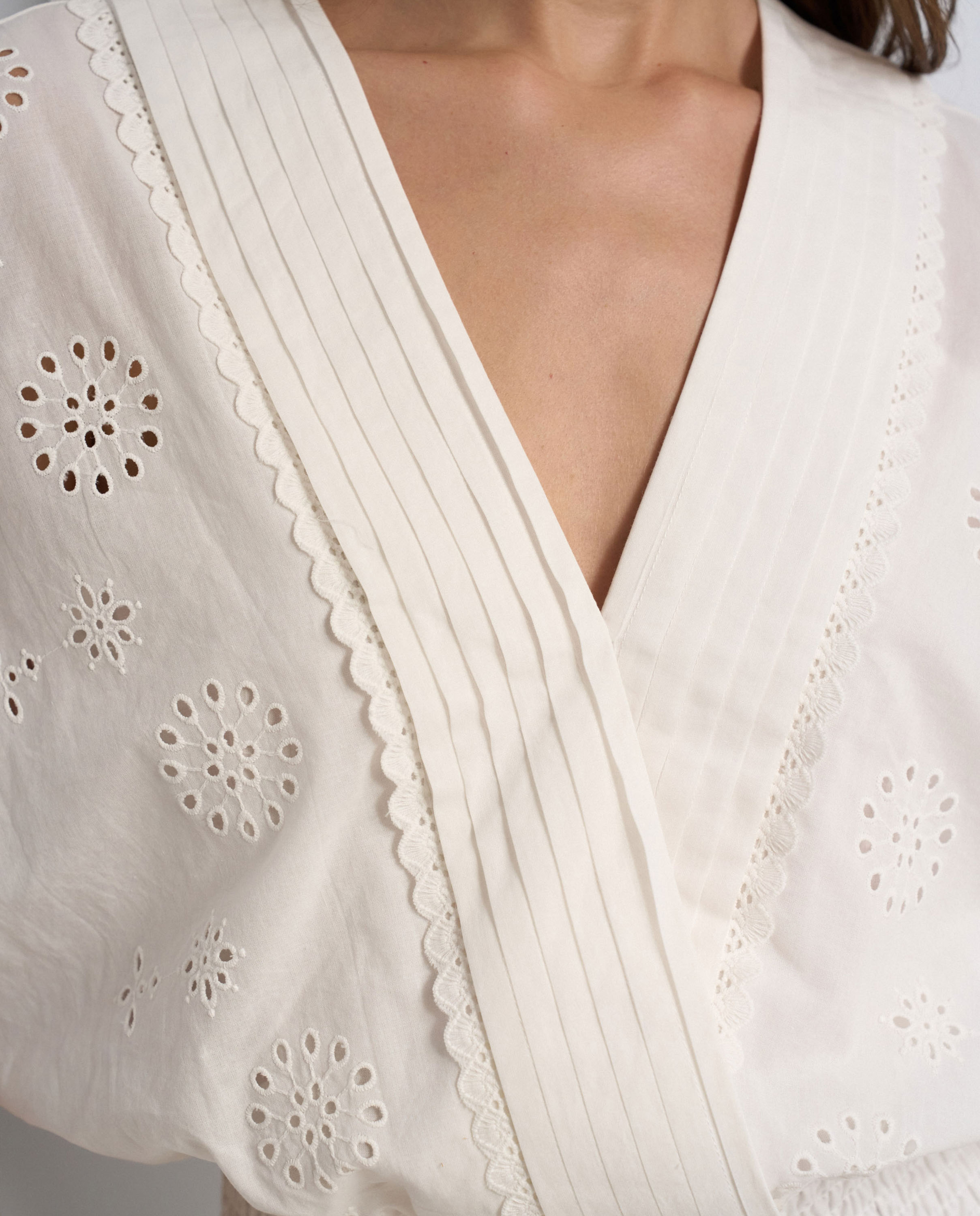 Blusa com Bordado Inglês Branco-4