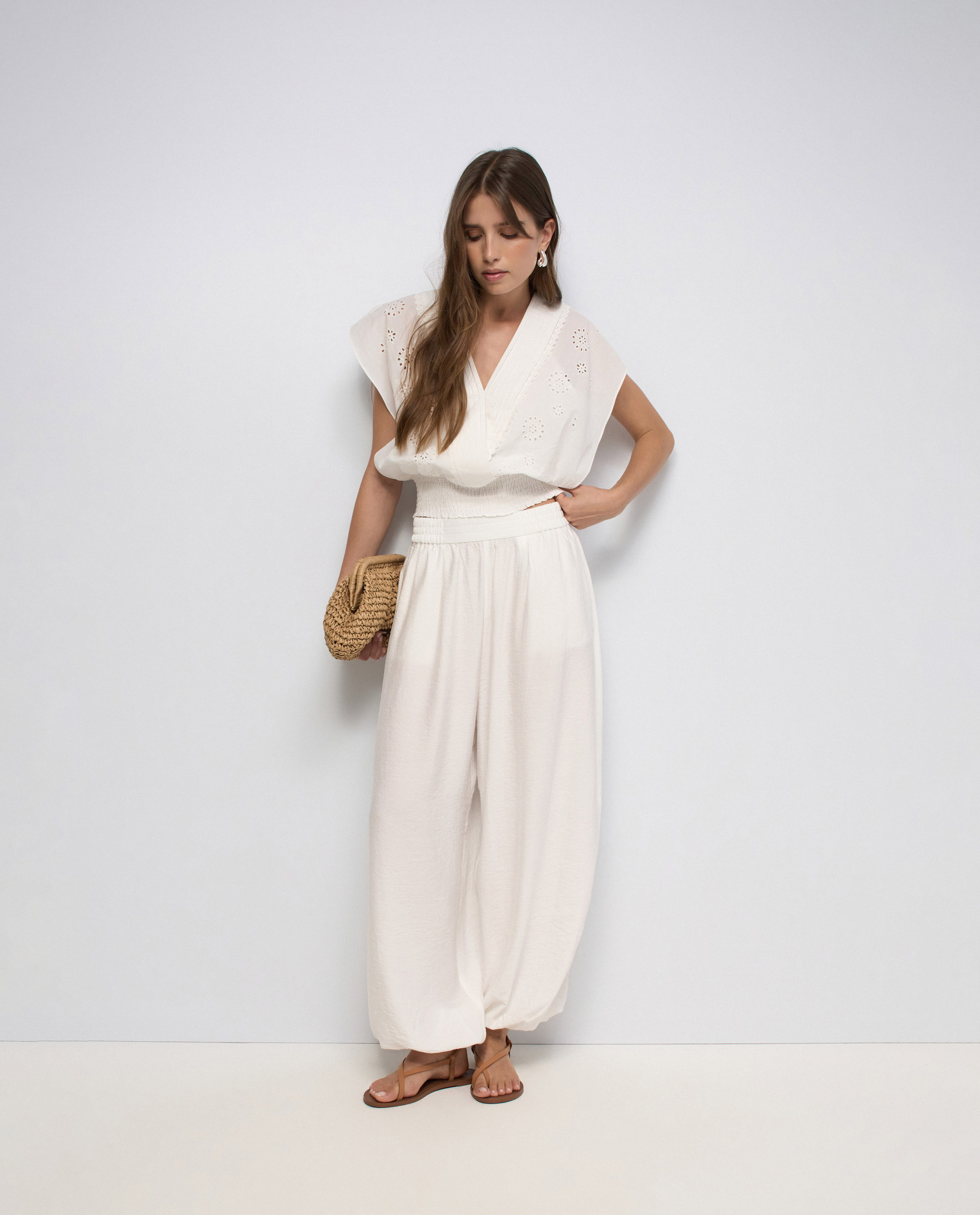 Blusa com Bordado Inglês Branco-5