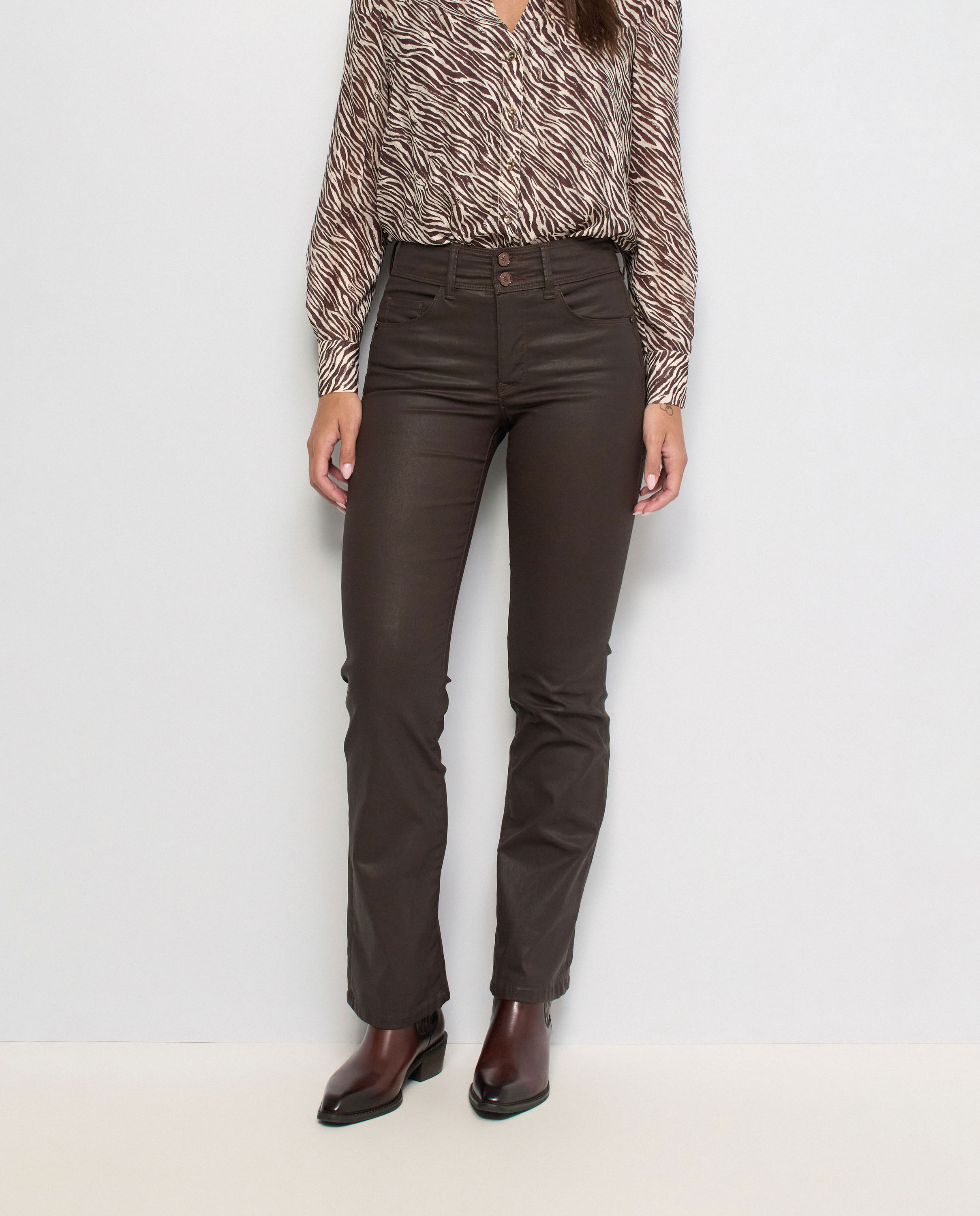 Jeans Secret Push In Bootcut com Coating Castanho-5