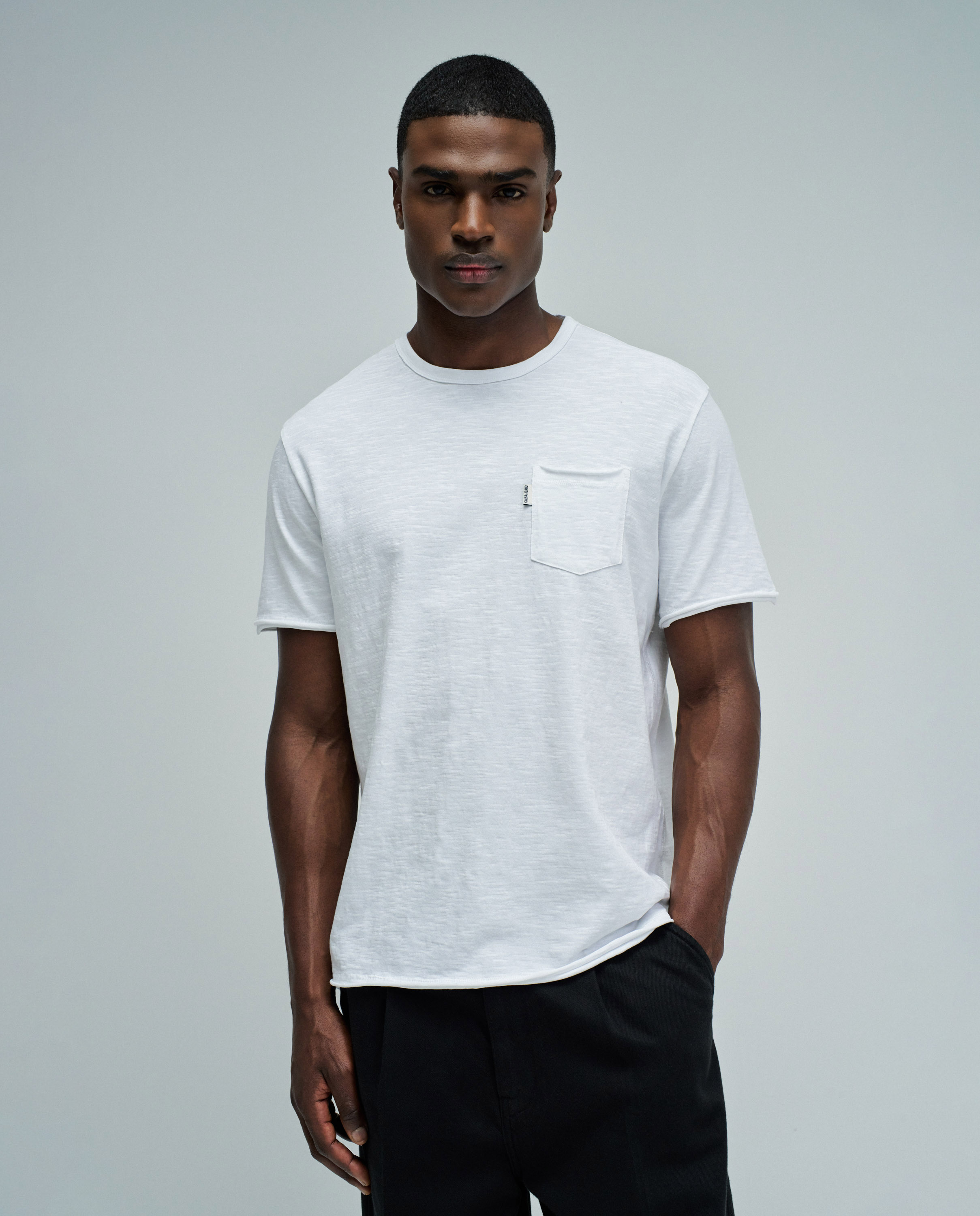T-shirt com Bolso Branco-1