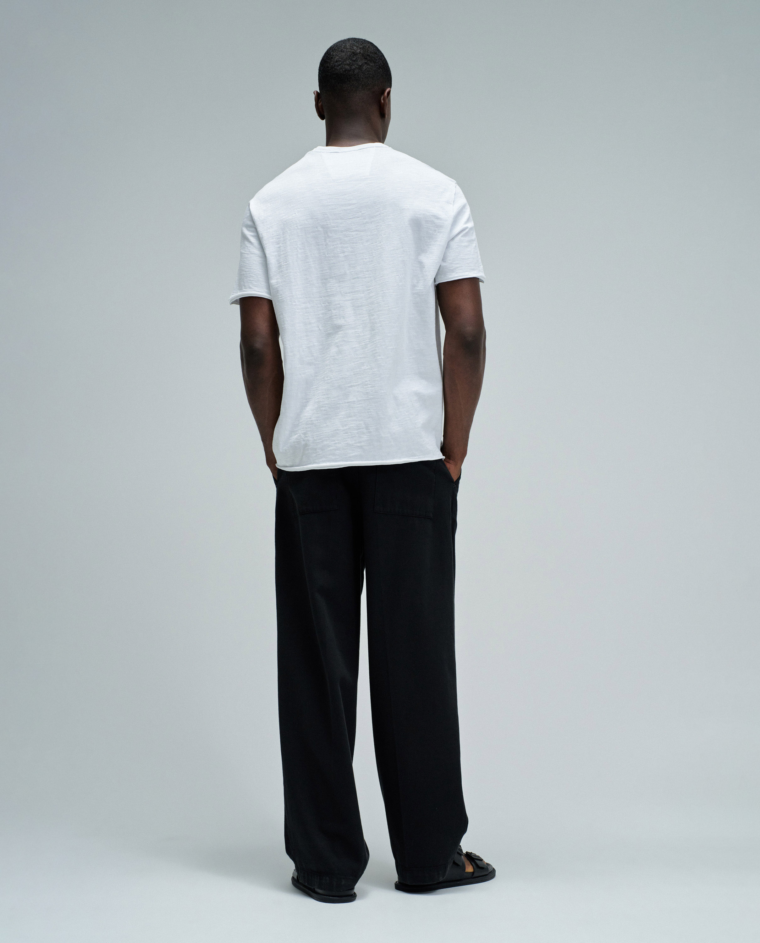 T-shirt com Bolso Branco-3