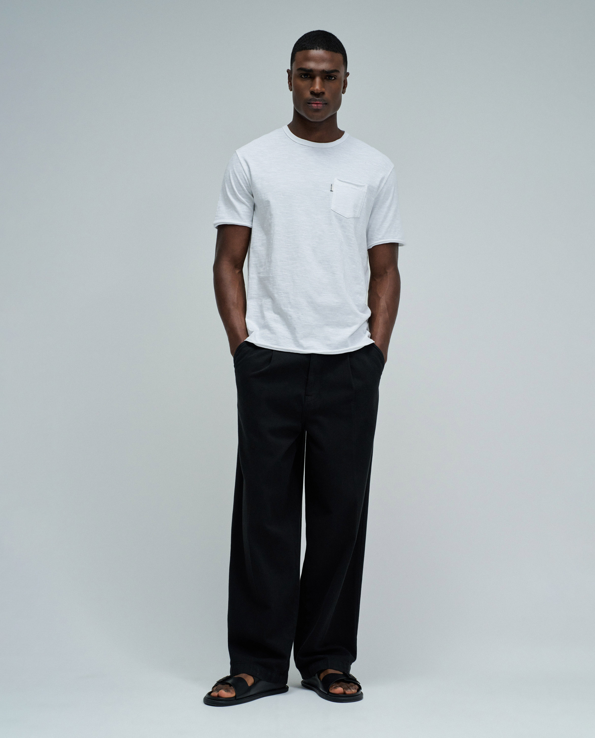 T-shirt com Bolso Branco-5