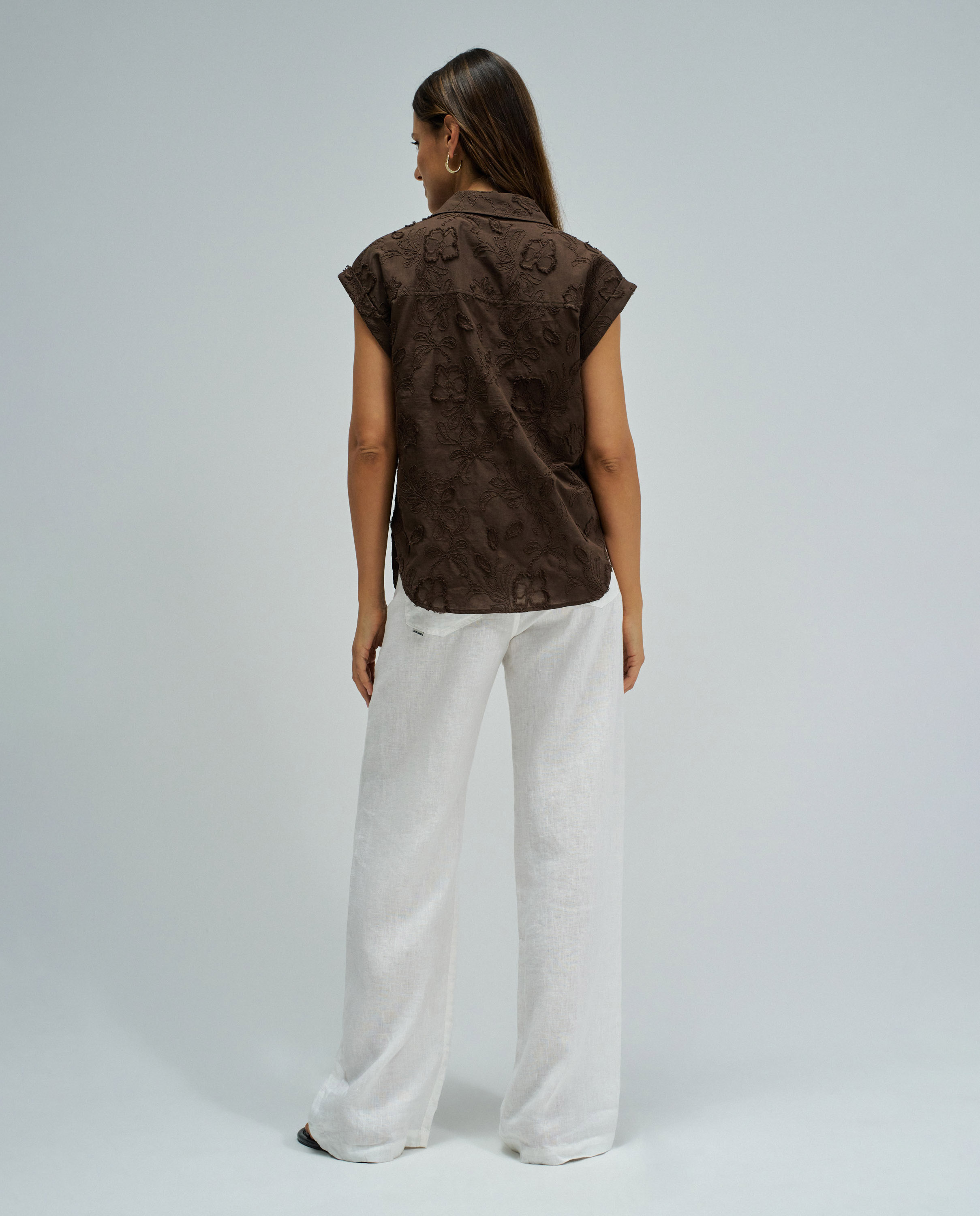 Camisa com Bordados Castanho-3