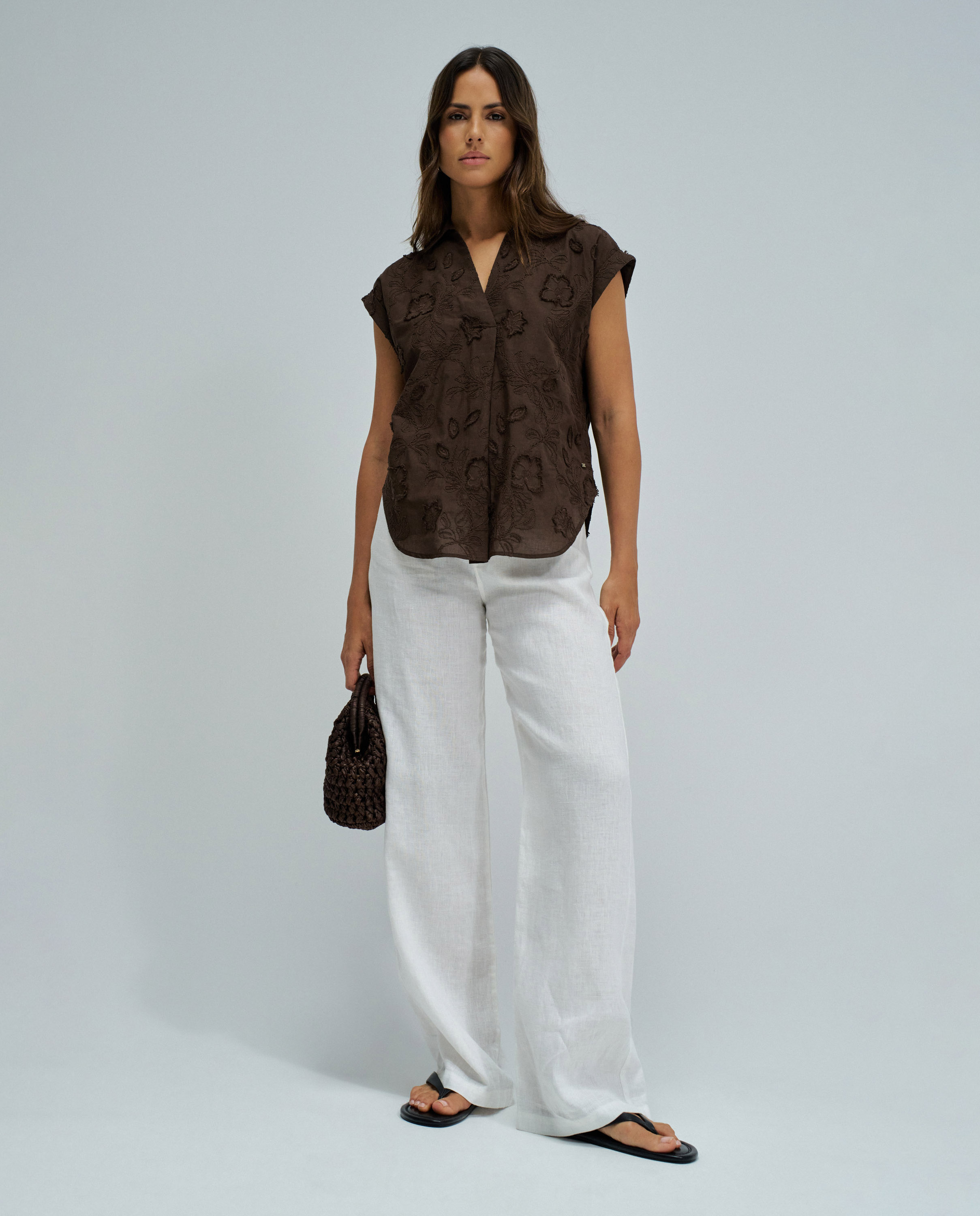 Camisa com Bordados Castanho-5