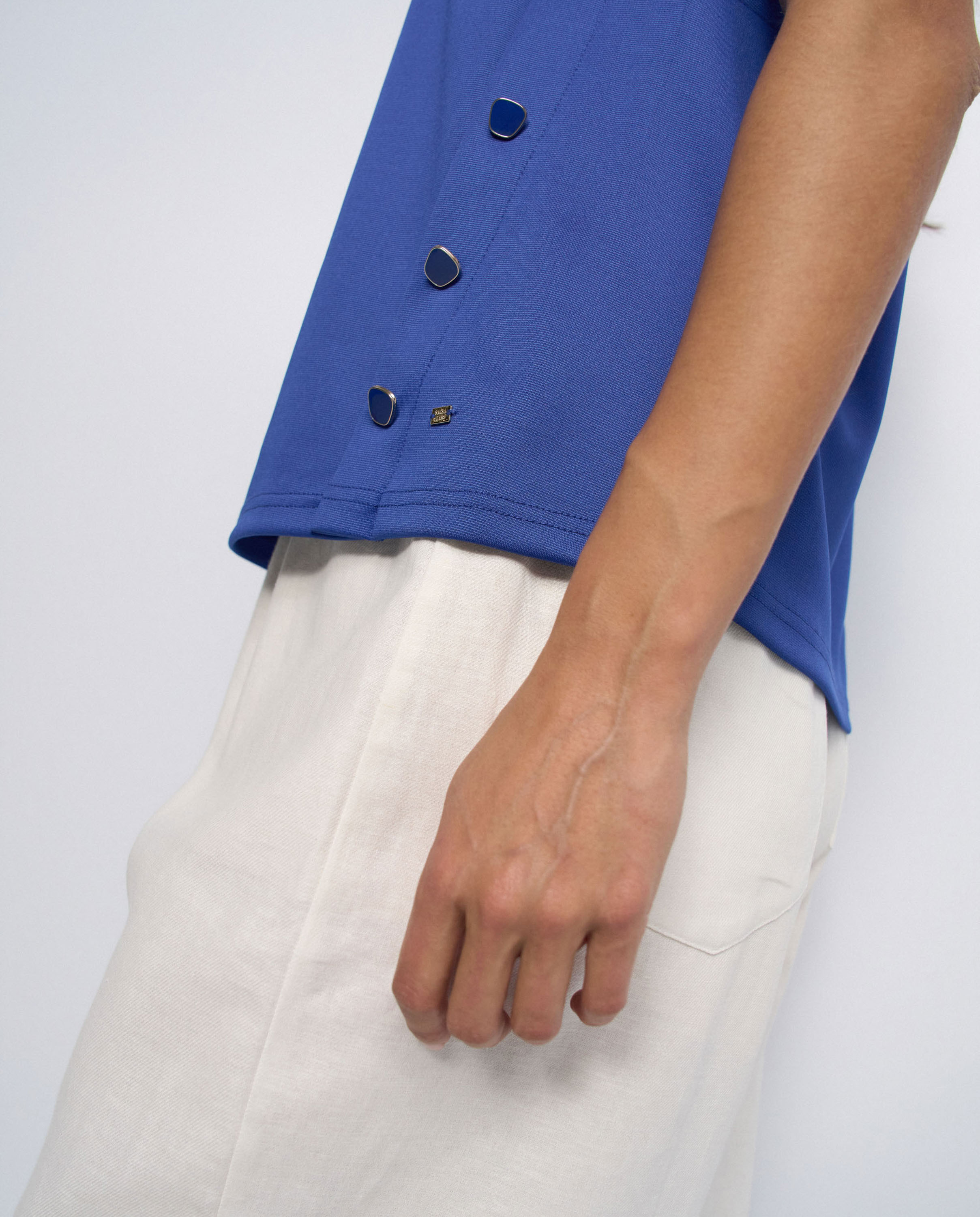 T-shirt com Botões Azul-4