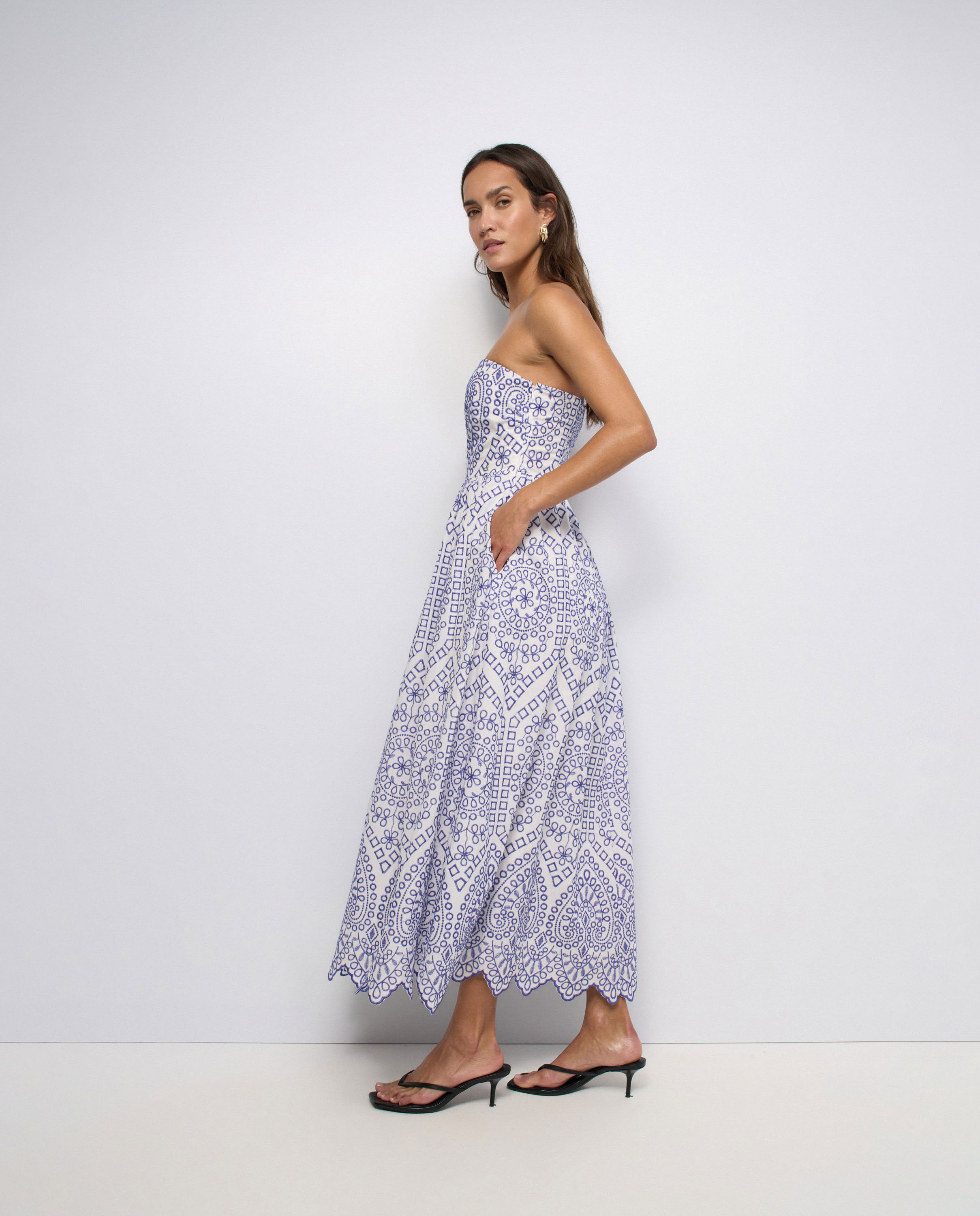 Vestido com Bordados Azul-2