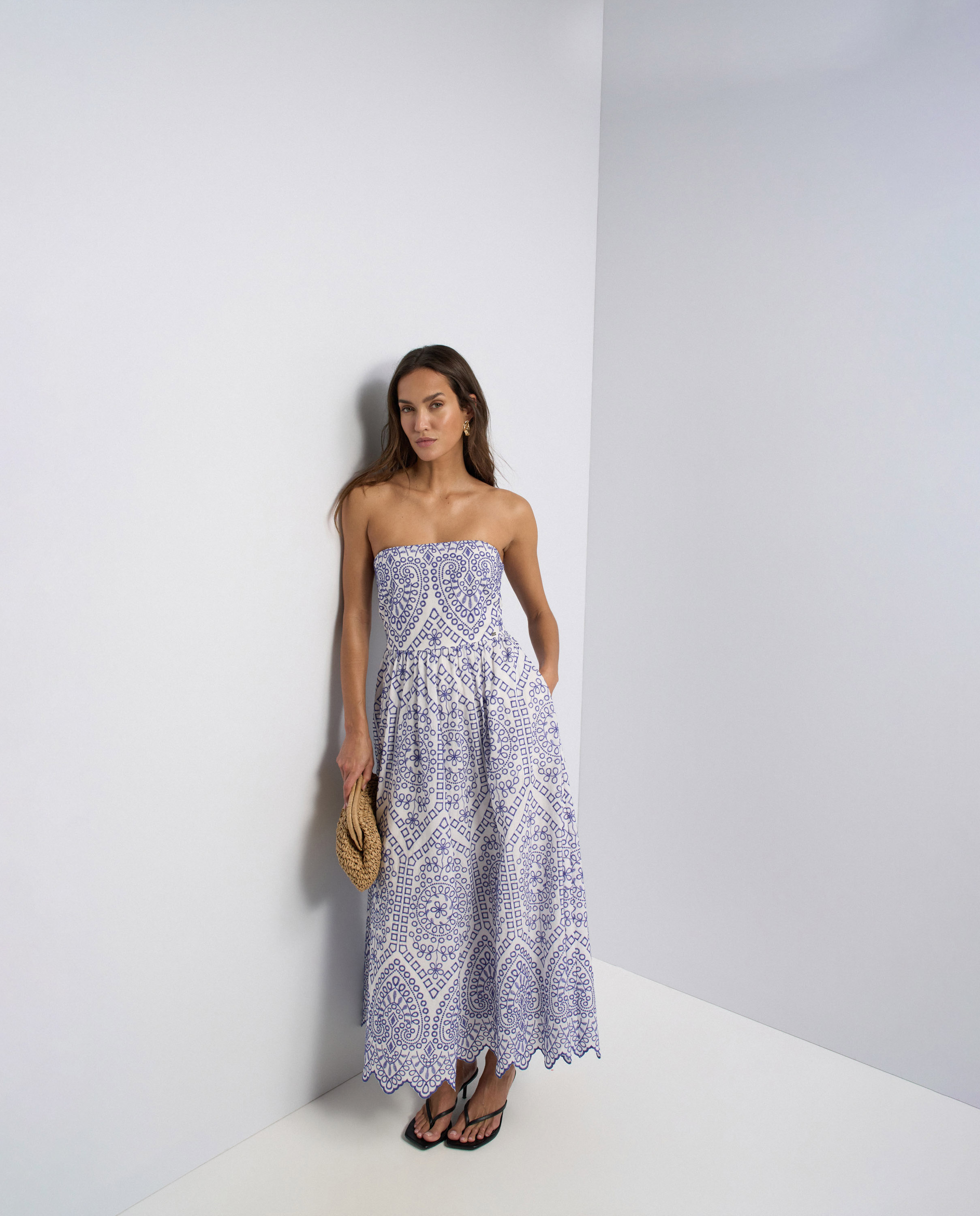 Vestido com Bordados Azul-5