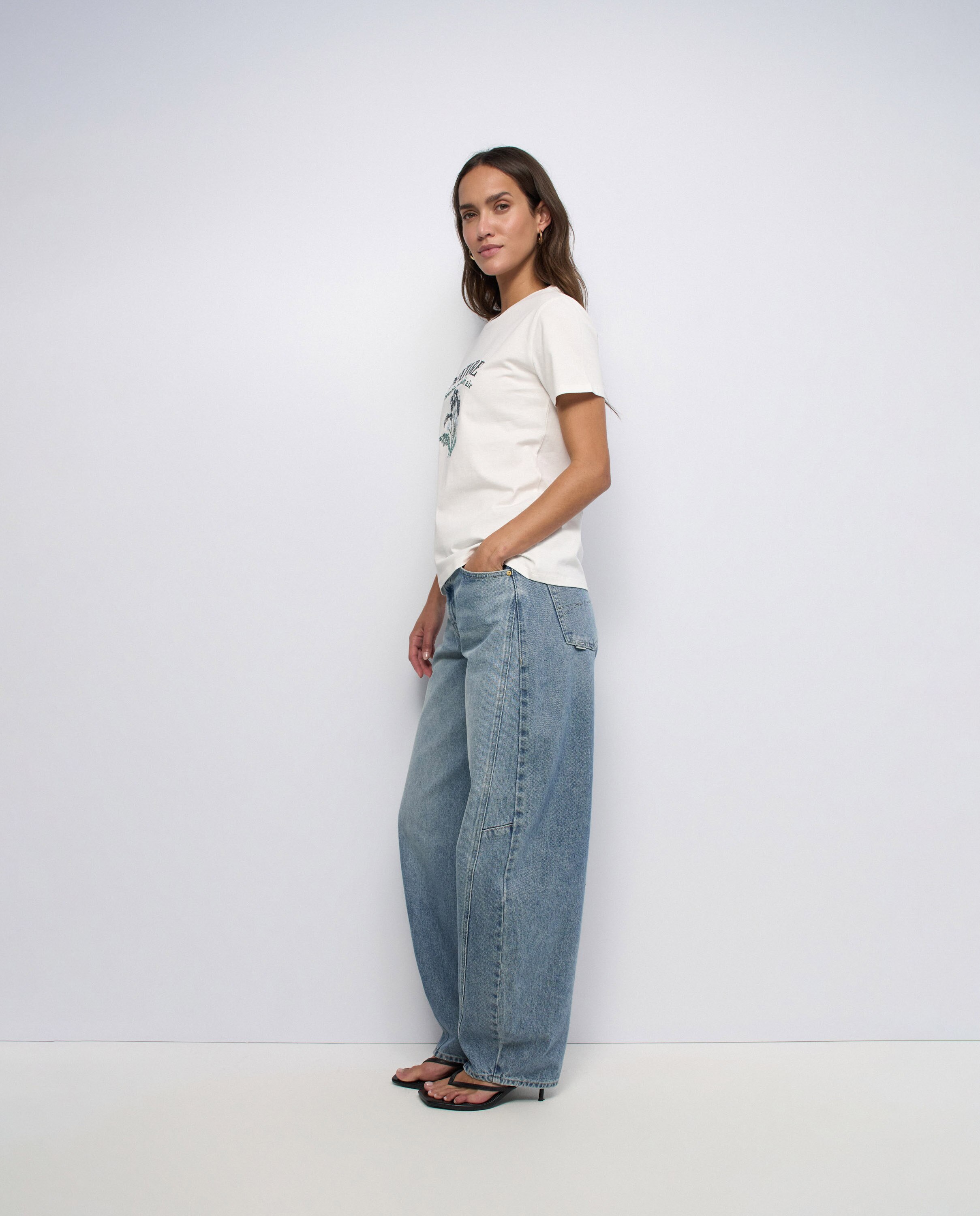 T-shirt com Bordado Branco-2