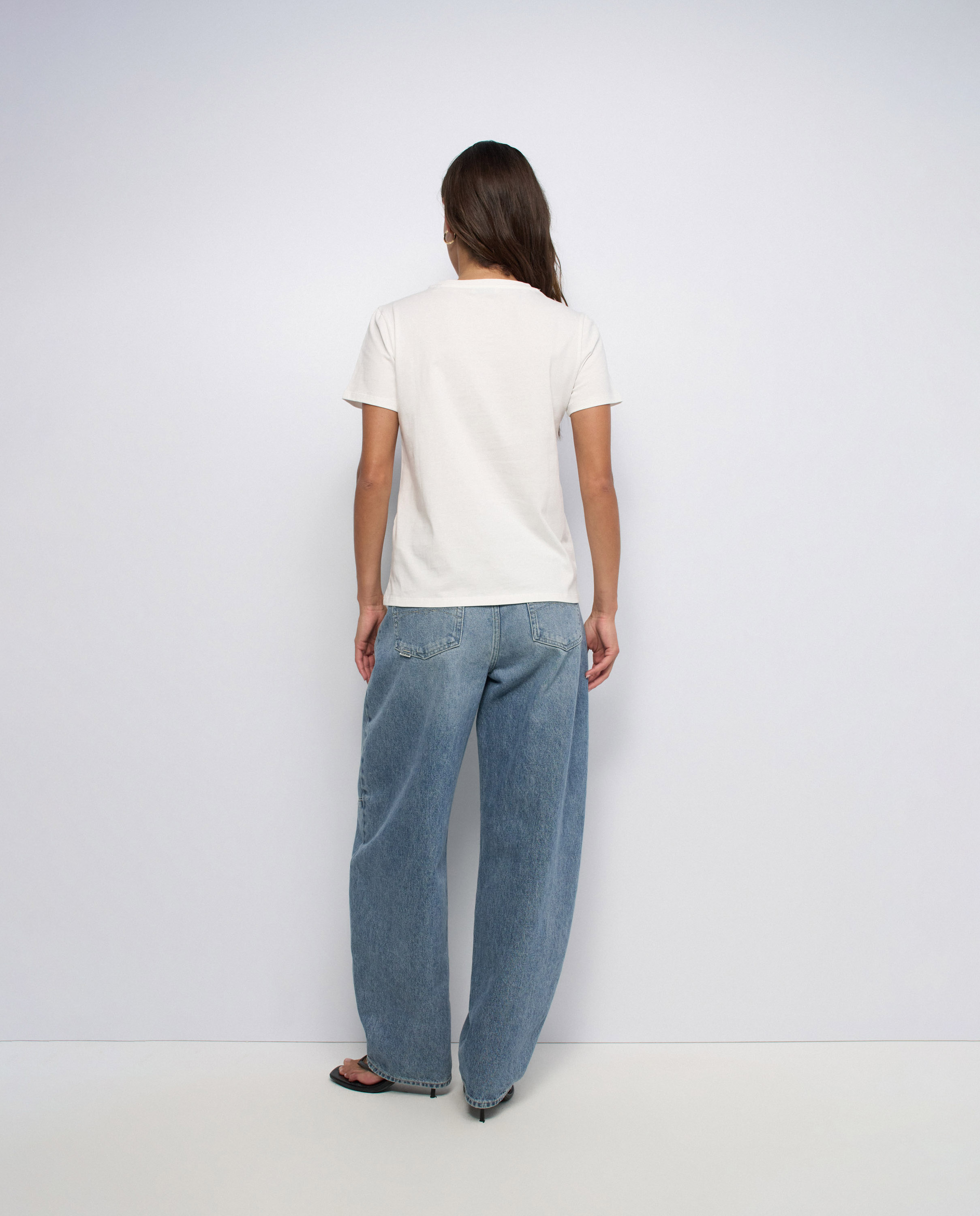 T-shirt com Bordado Branco-3