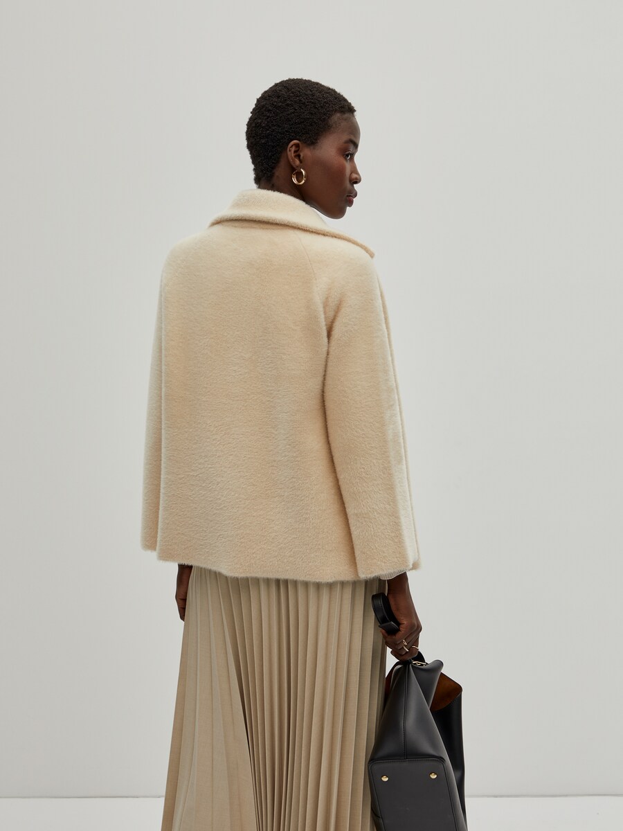 Casaco de pelo com mangas raglan Cru-5