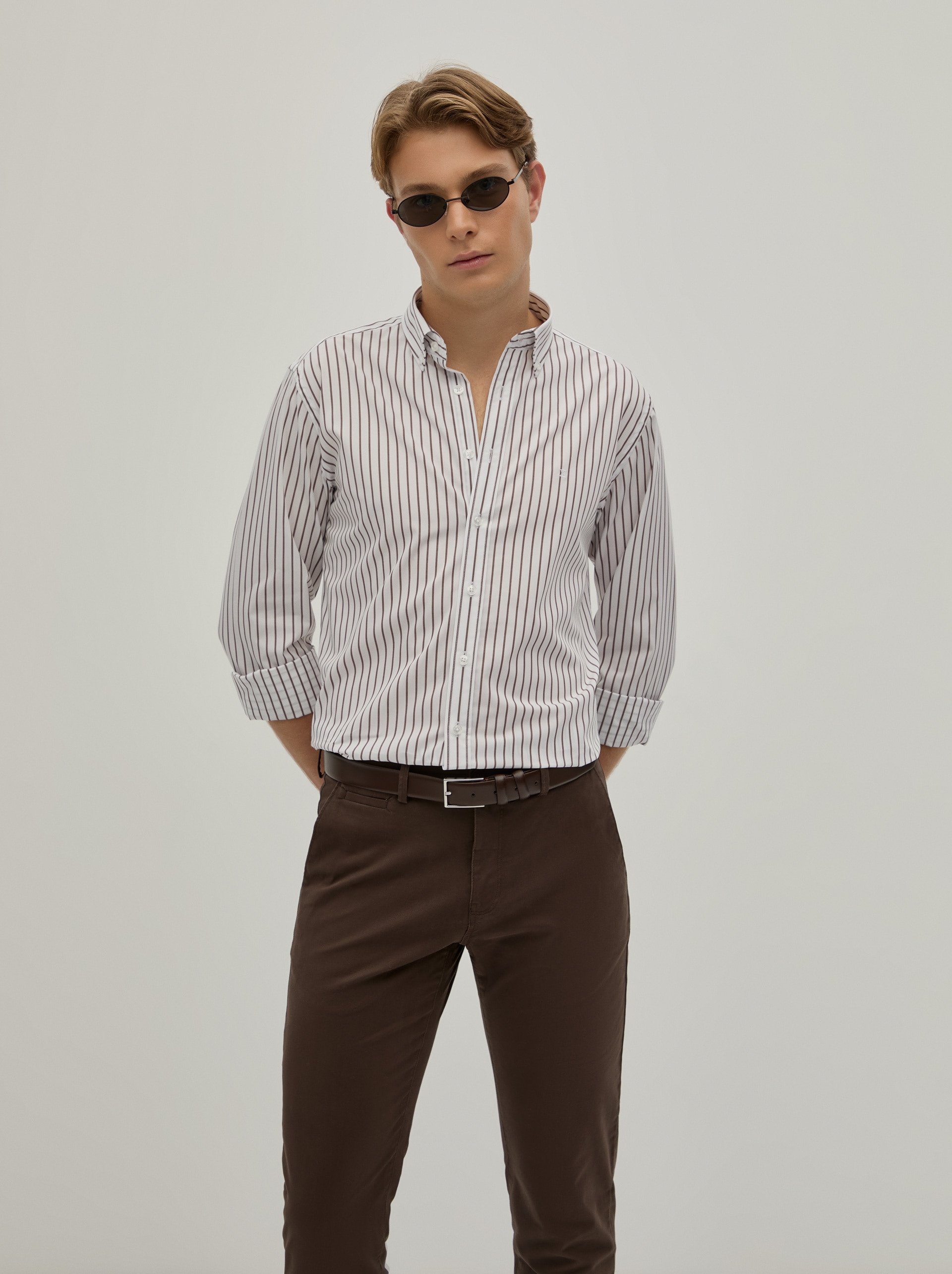 Imagem 0 de Camisa Regular Fit às Riscas em Popelina