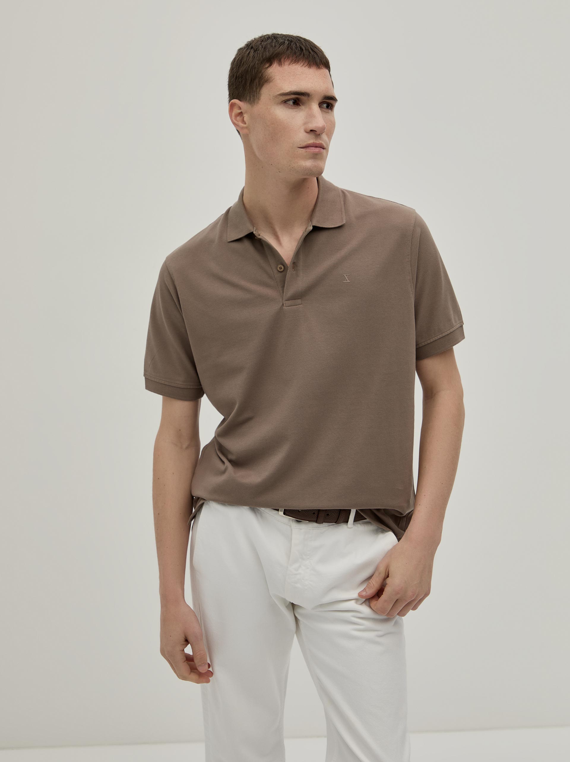 Polo Piqué Regular Fit Castanho-1