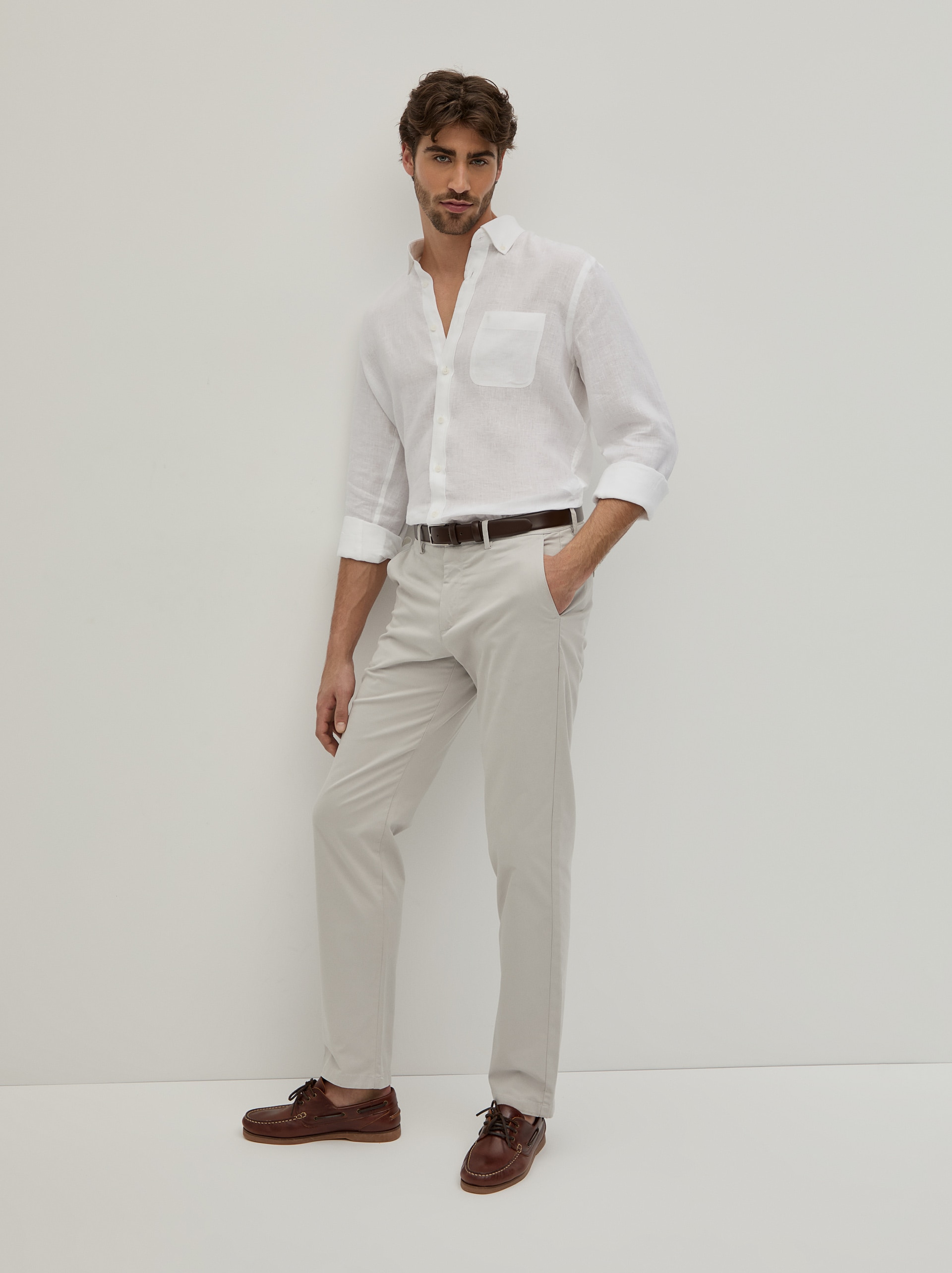 Calças Chino Regular Fit em Sarja Cinzento-1