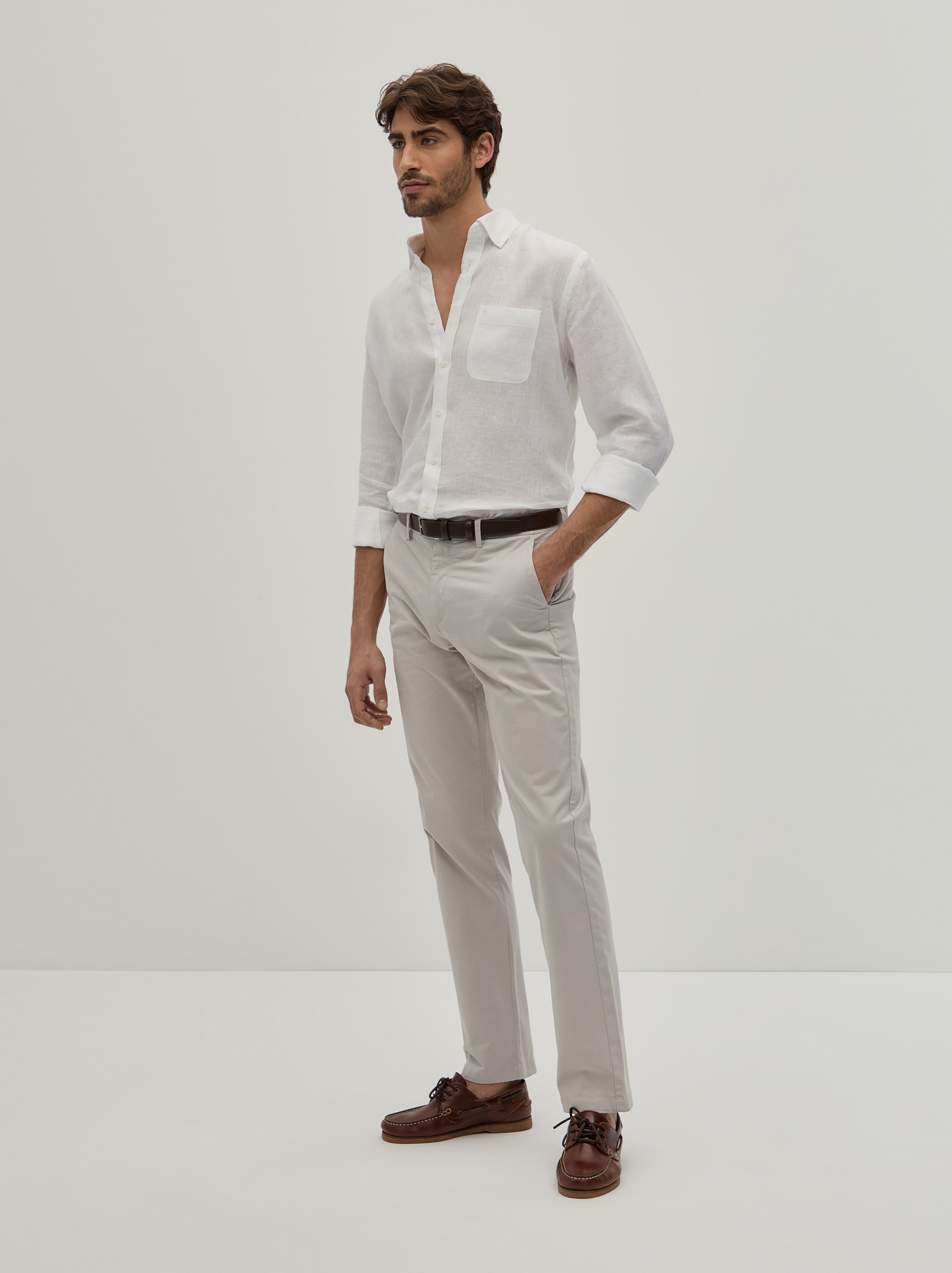 Calças Chino Regular Fit em Sarja Cinzento-2
