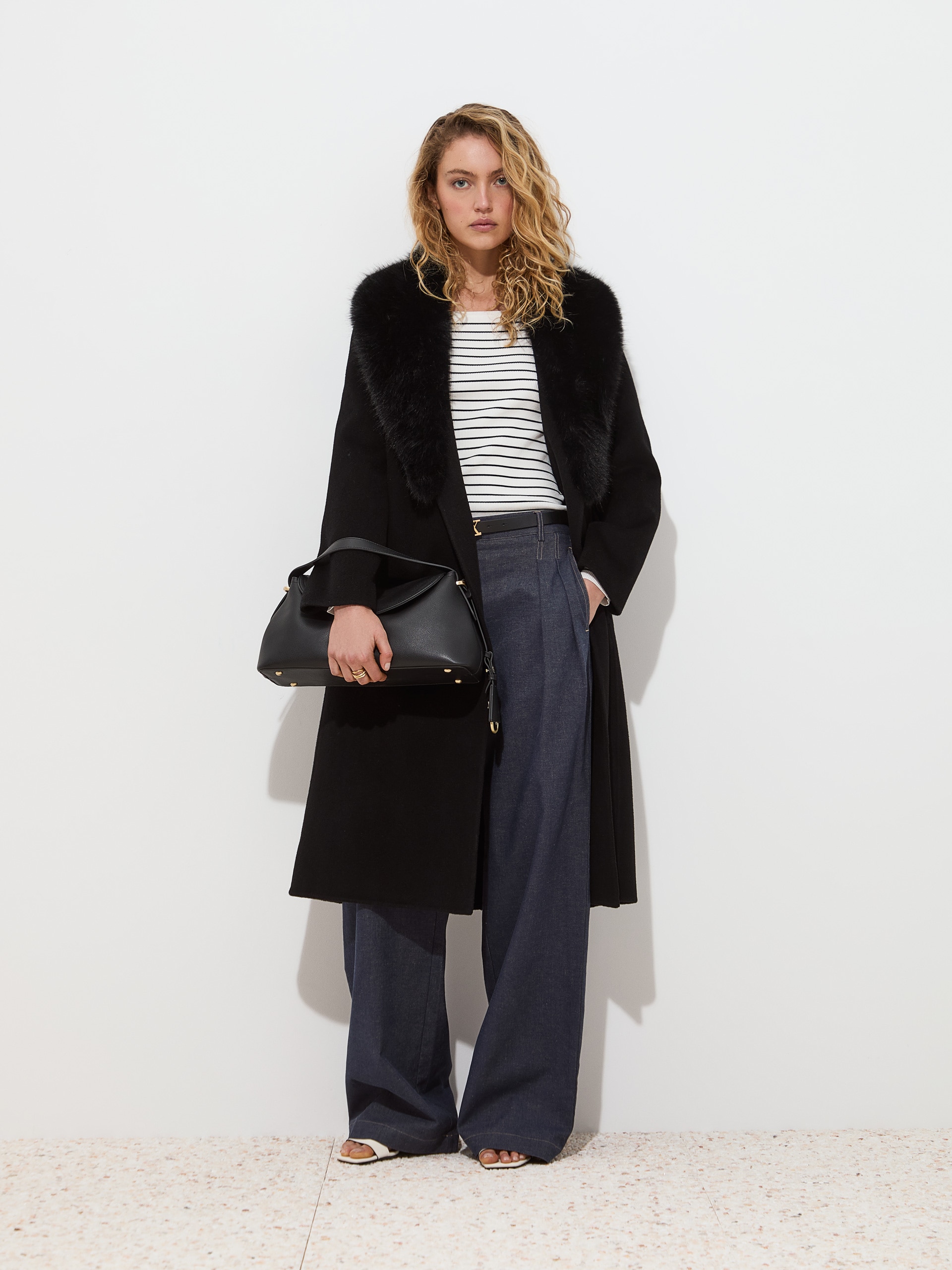 Imagem 0 de Casaco em Lã Comprido com Gola em Pêlo