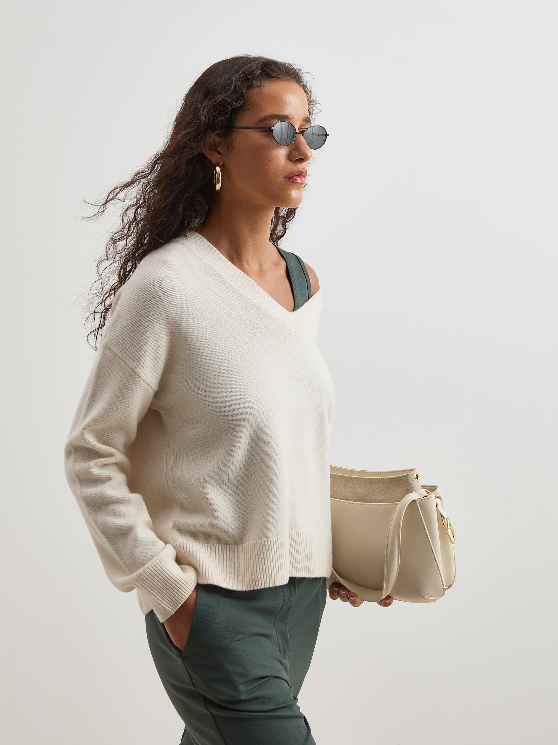 Camisola malha em lã decote em V Bege-2