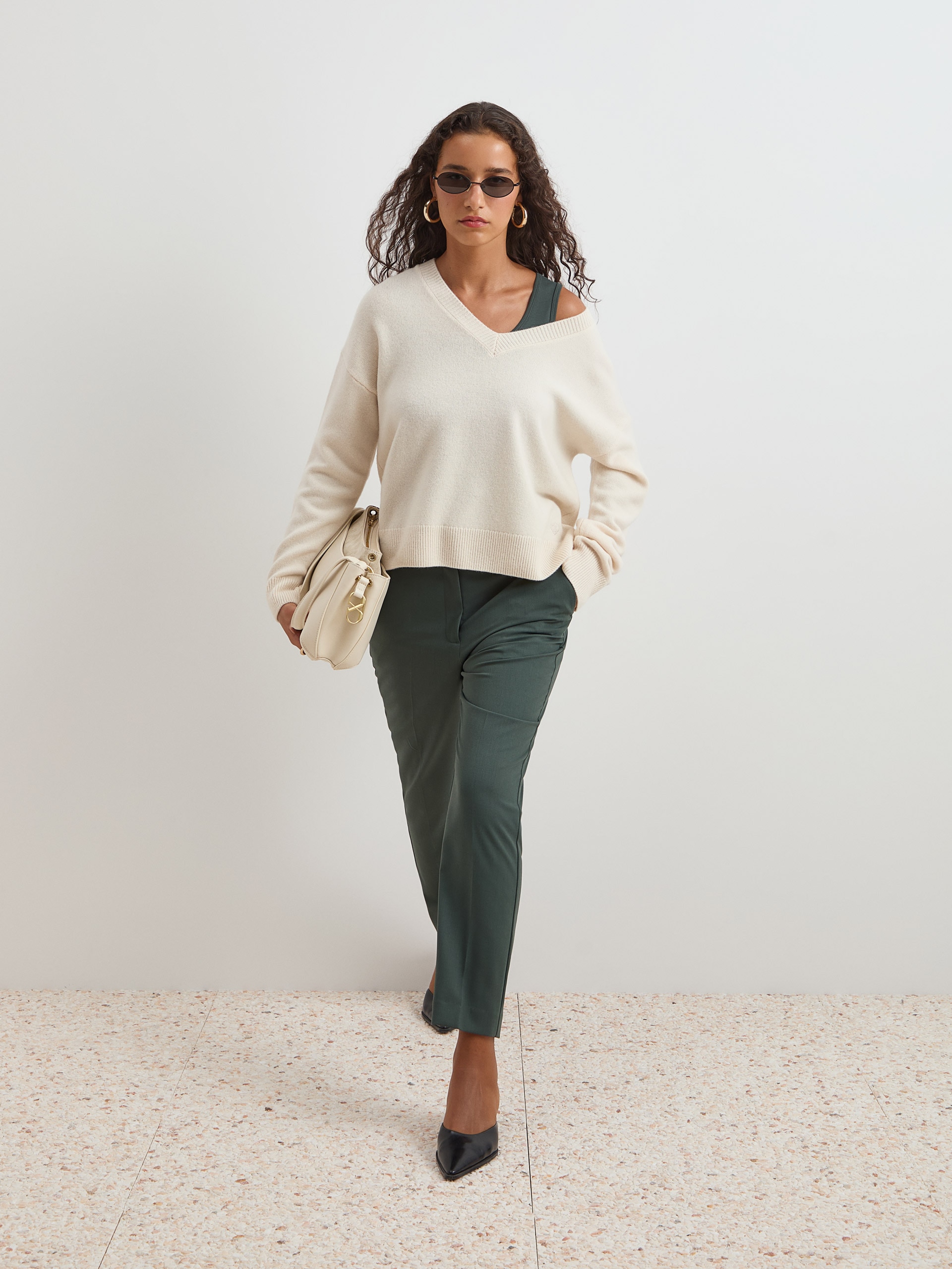 Camisola malha em lã decote em V Bege-3