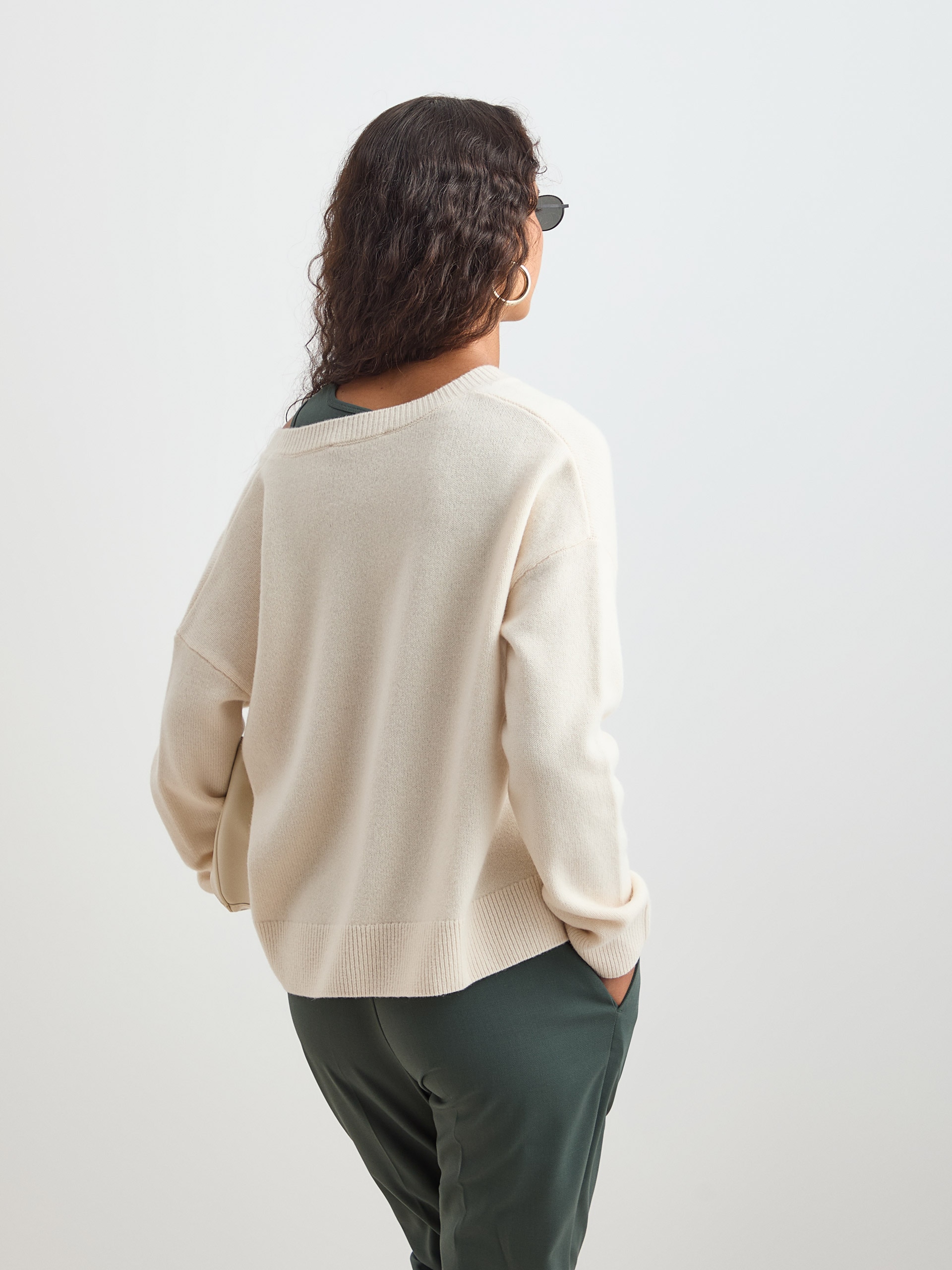 Camisola malha em lã decote em V Bege-4