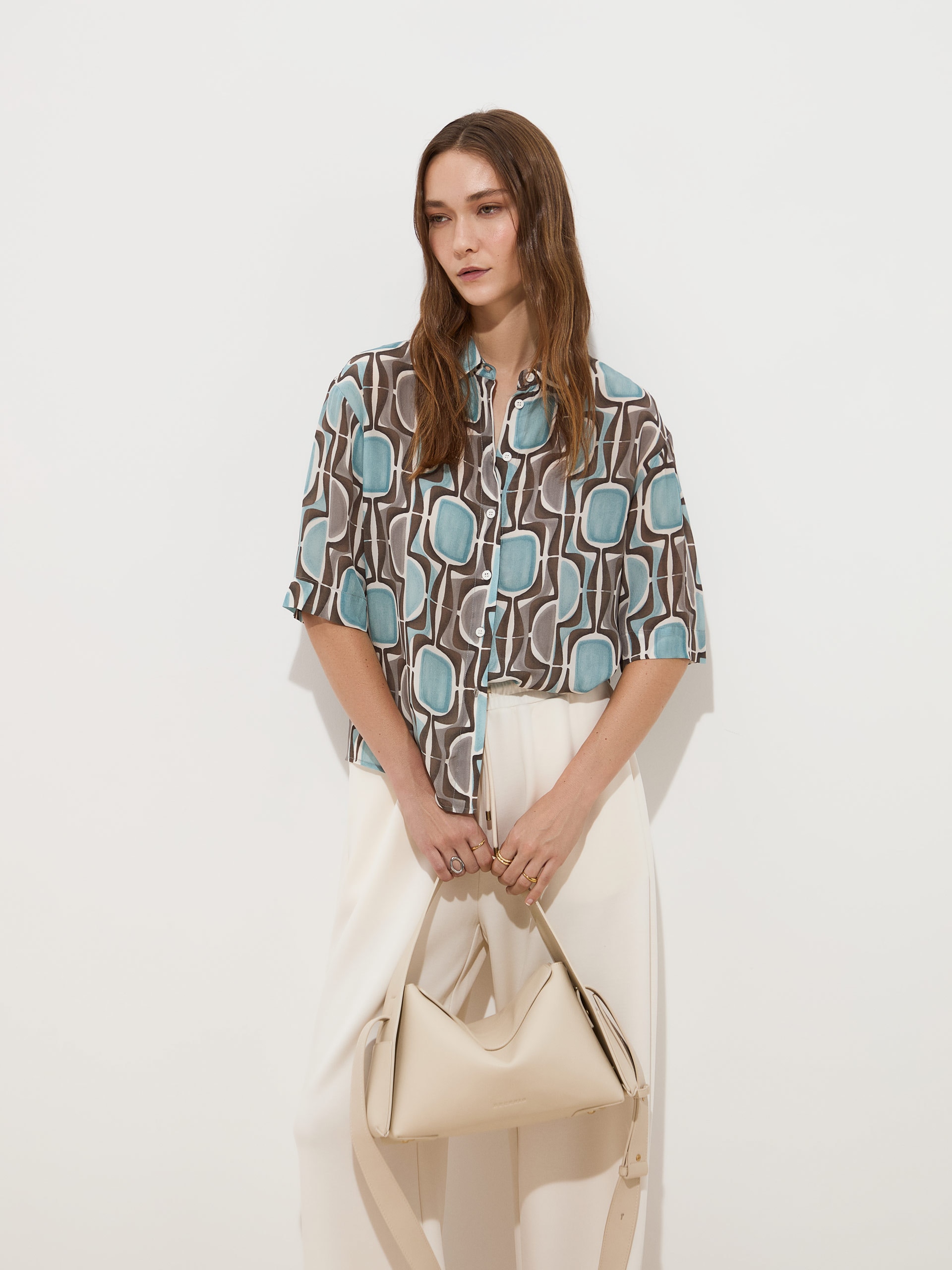 Camisa Fluída com Estampado Geométrico Azul-2