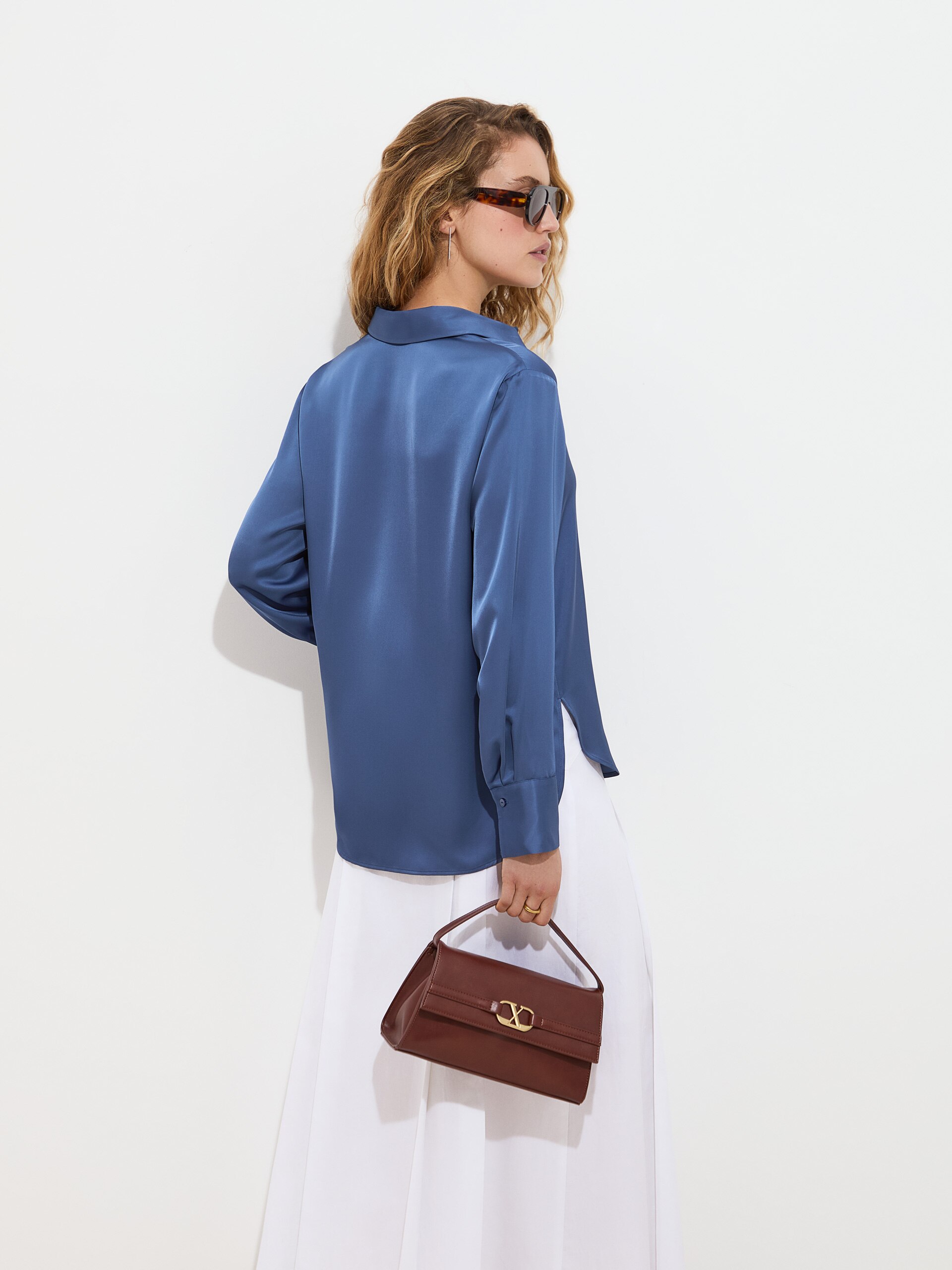 Camisa Fluída Acetinada Azul-4