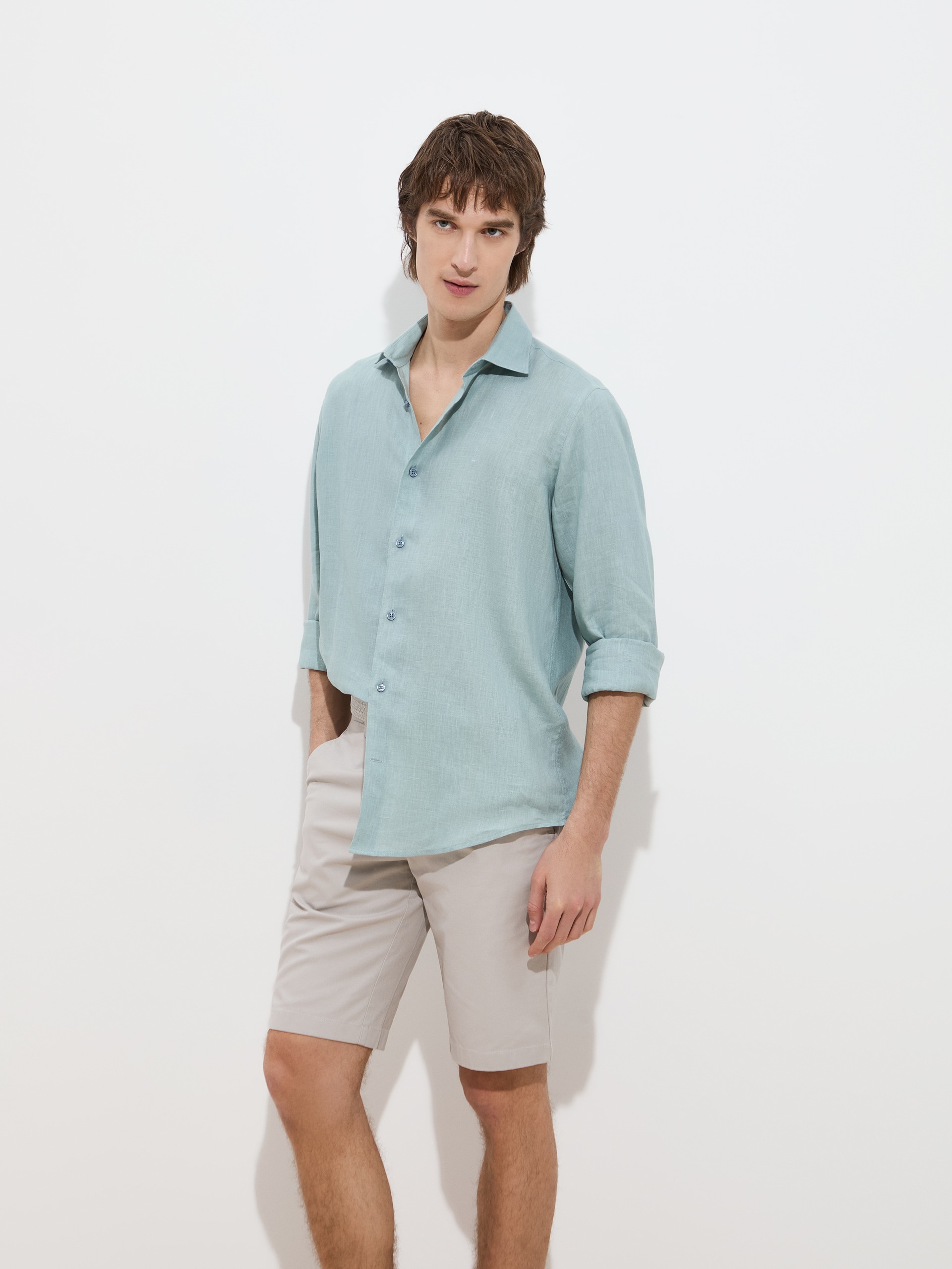 Camisa Regular Fit em Linho Azul-claro-3